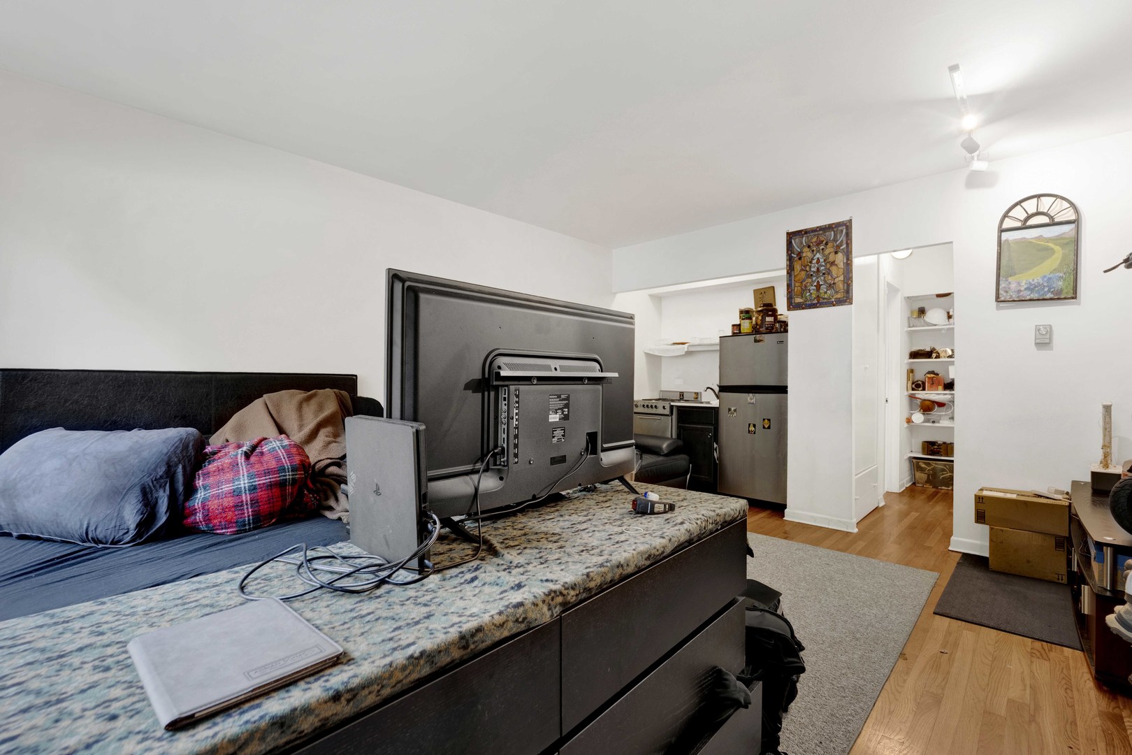 235 W Eugenie Street Unit: G6