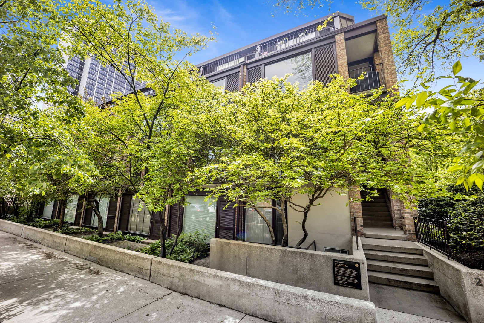 235 W Eugenie Street Unit: G6