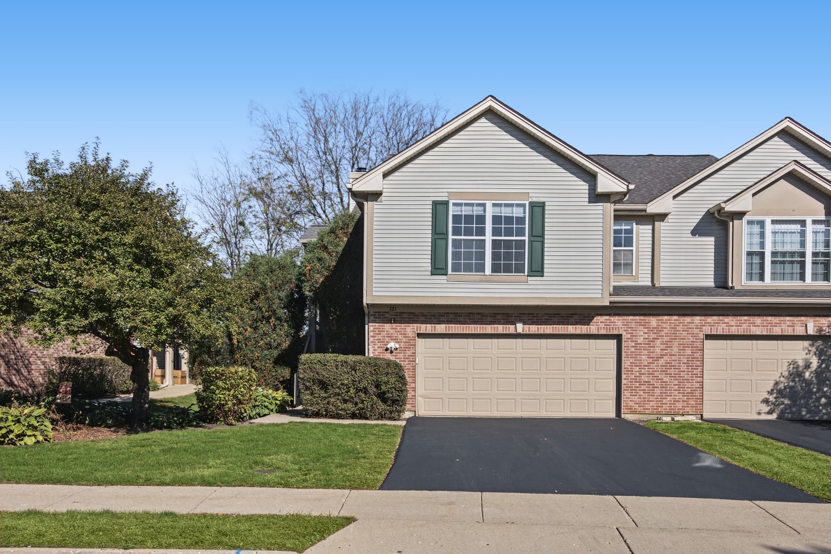 121 Commons Court