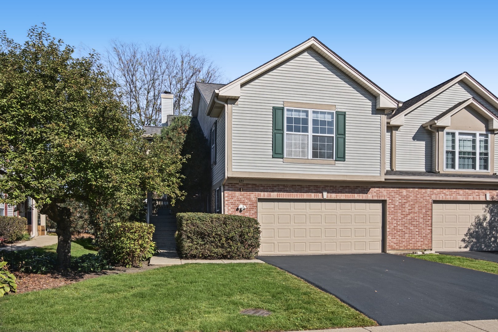 121 Commons Court