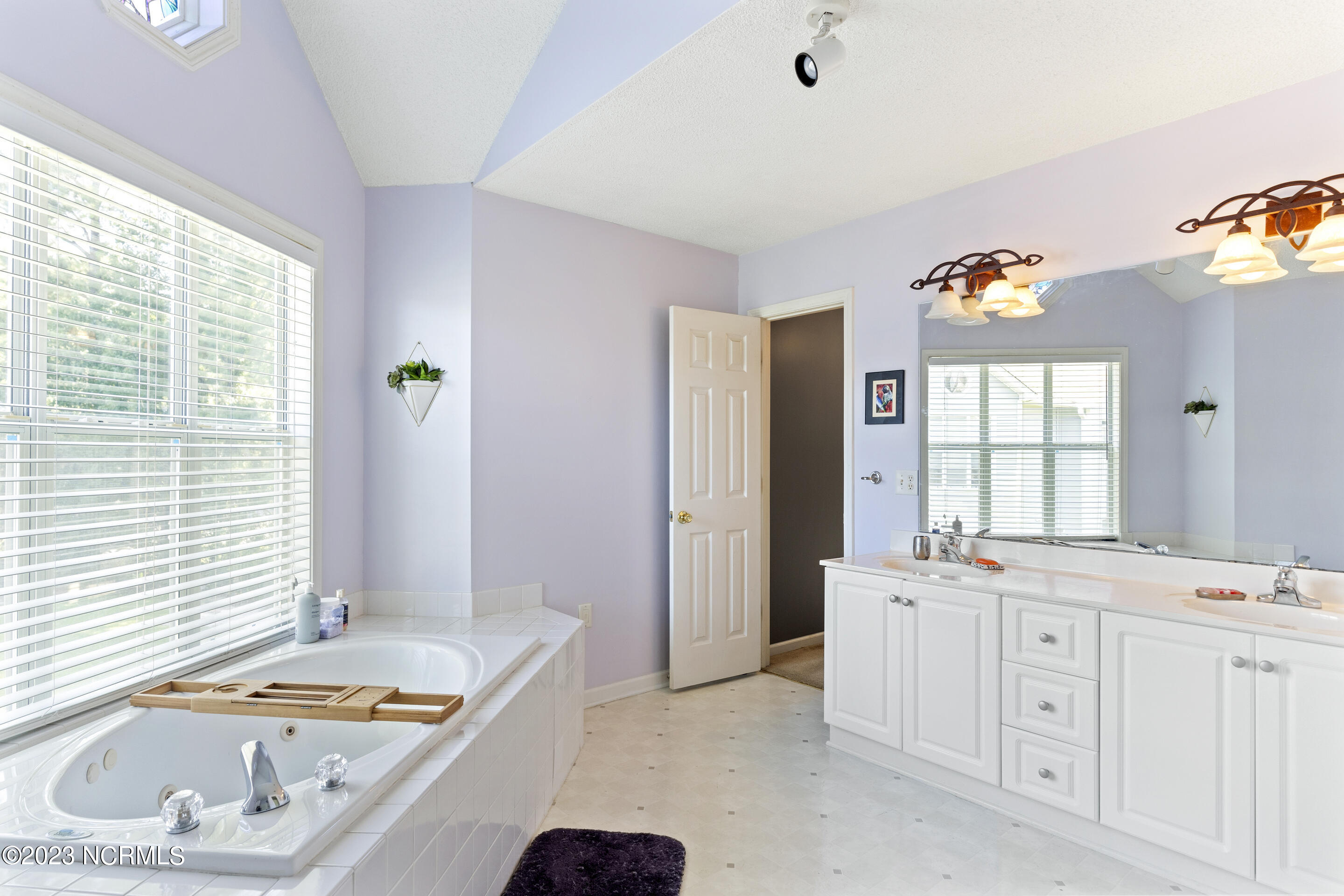 4142 Breezewood Drive, Apt 203