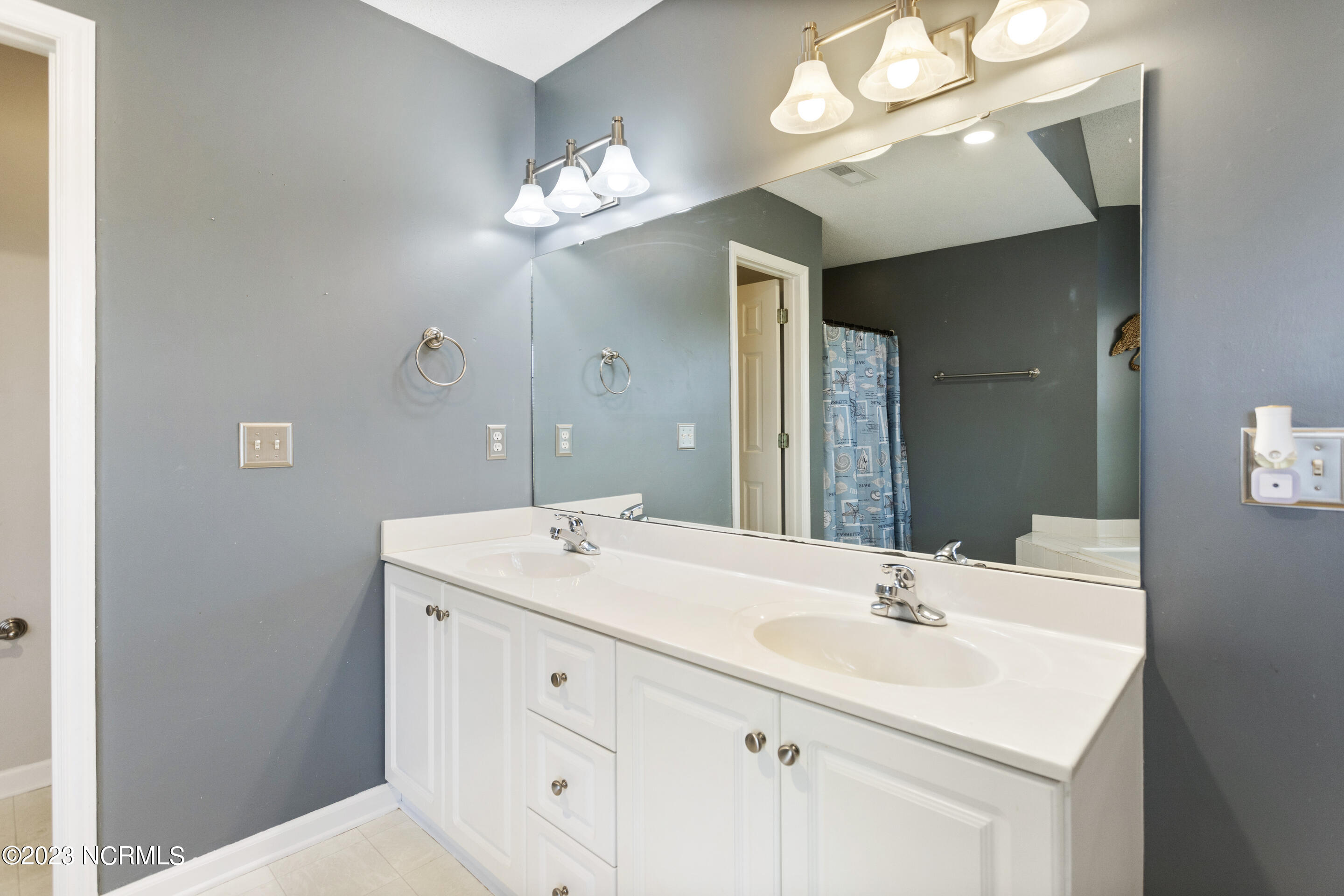 4115 Breezewood Drive, 204