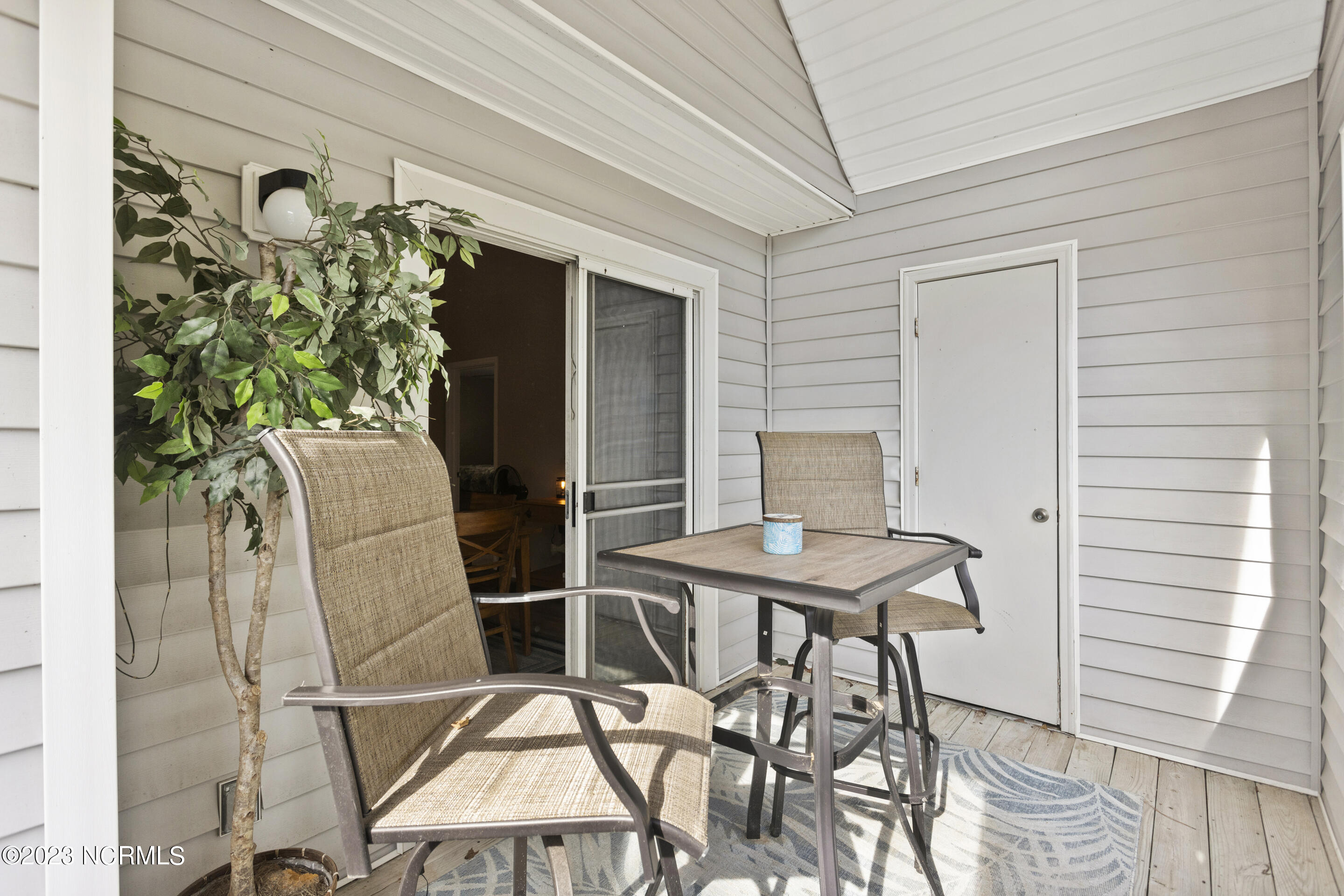 4115 Breezewood Drive, 204
