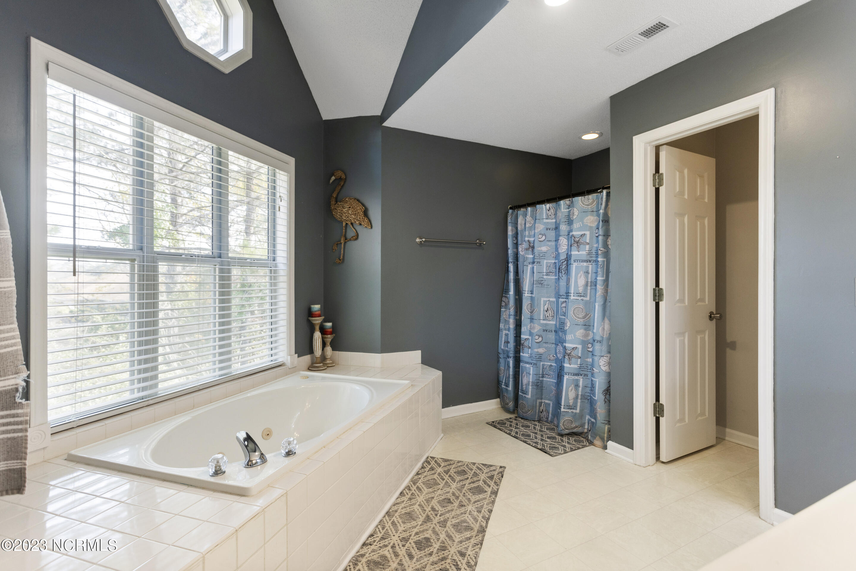 4115 Breezewood Drive, 204