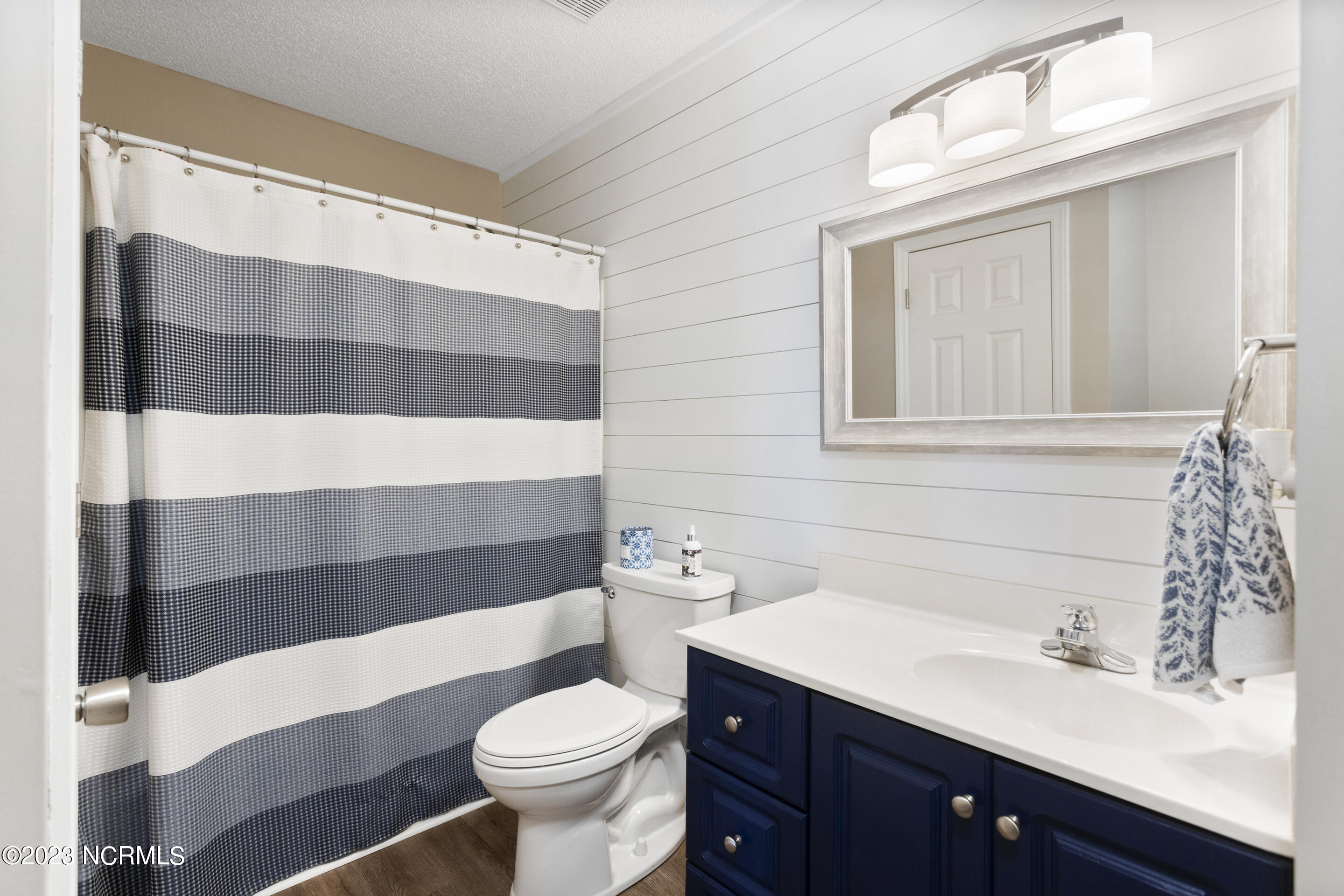 4115 Breezewood Drive, 204