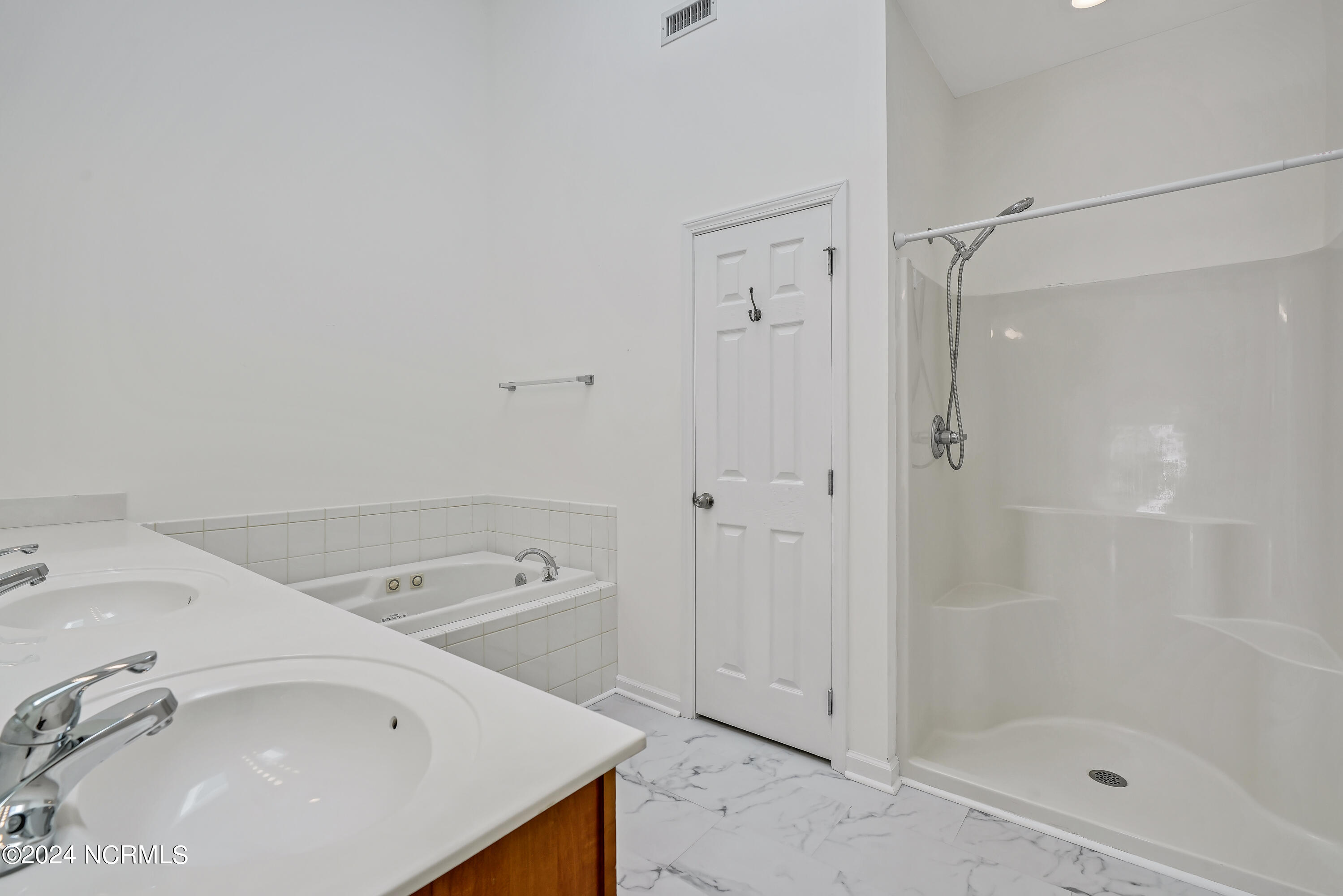 213 Fullford Lane, 204