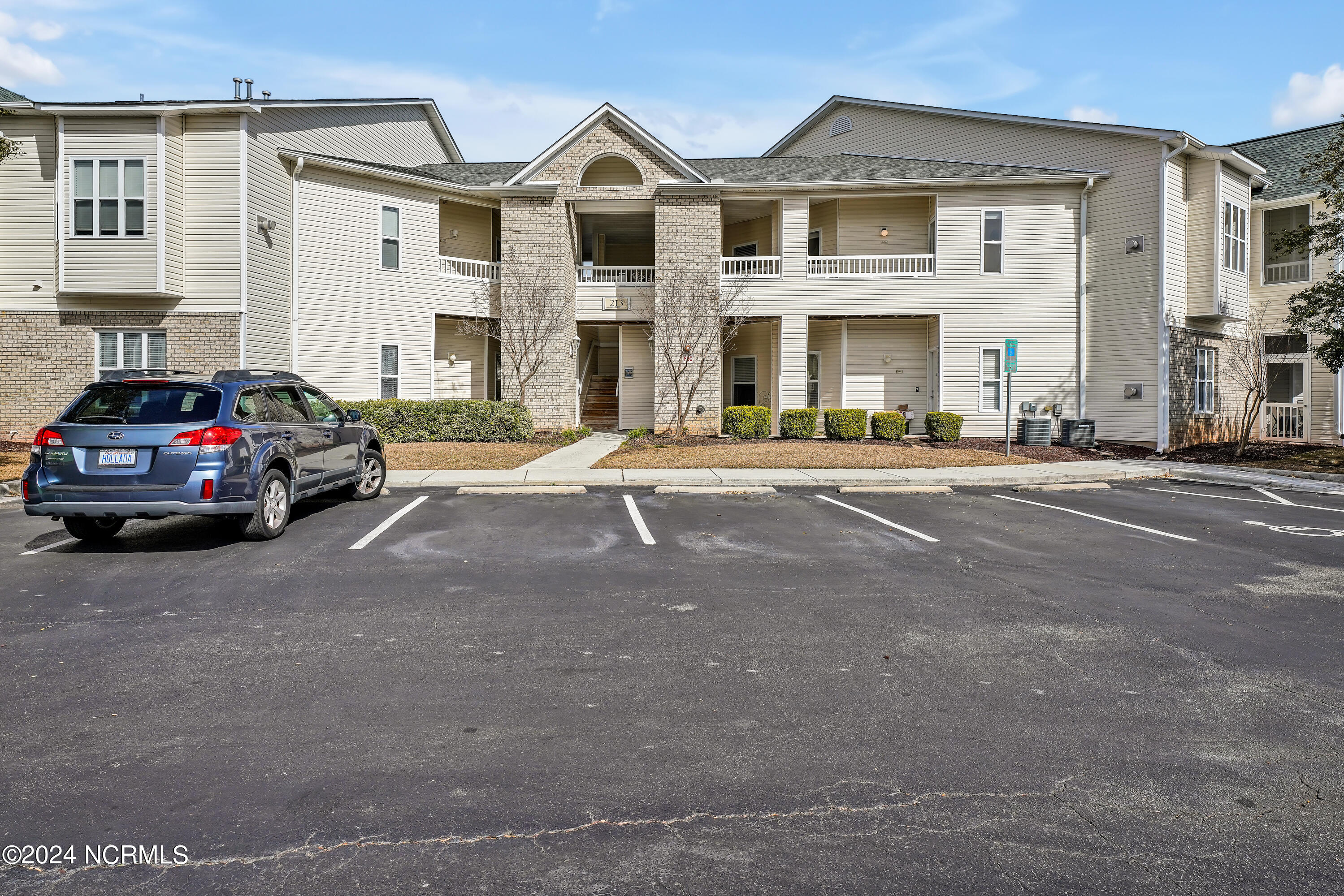 213 Fullford Lane, 204