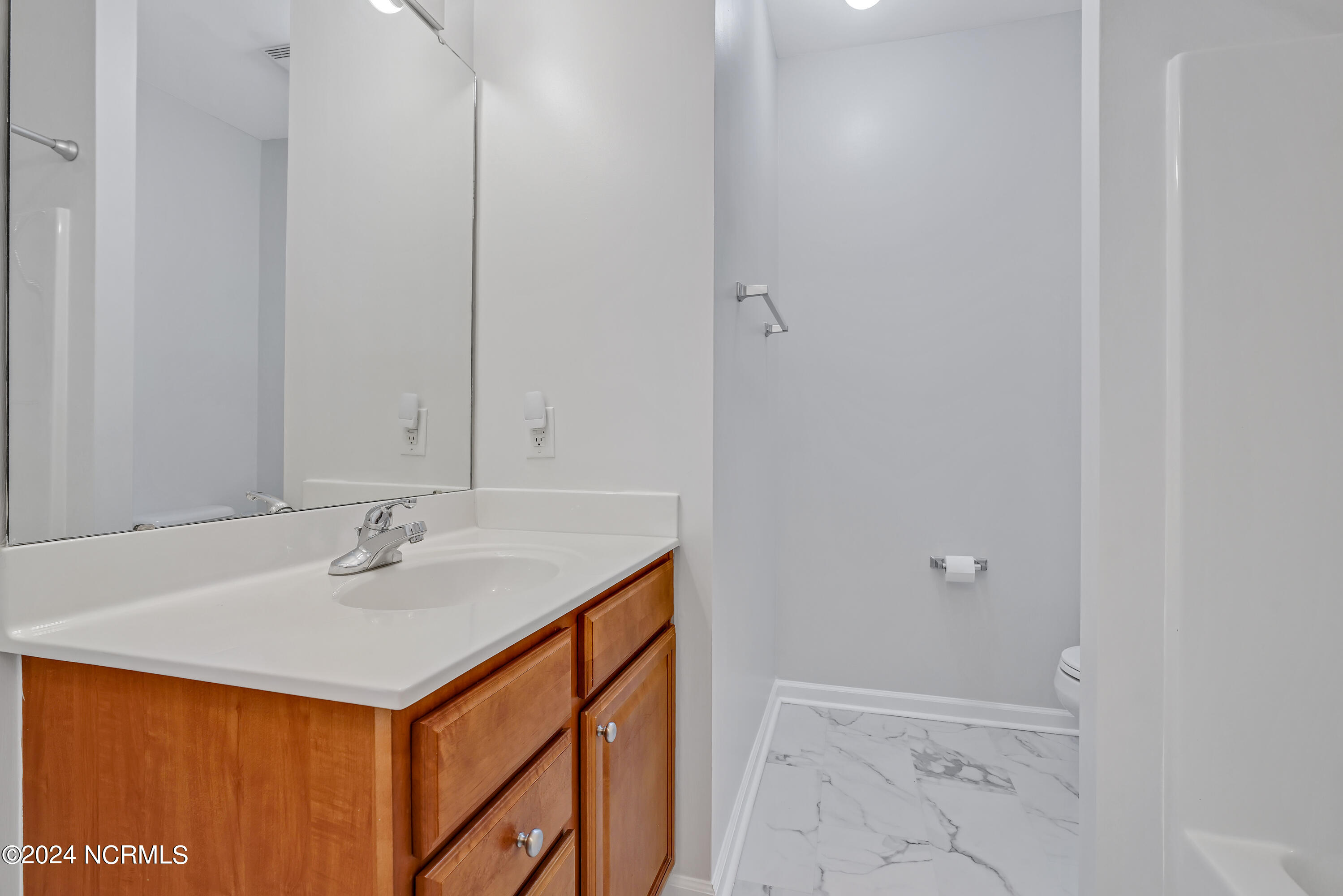 213 Fullford Lane, 204