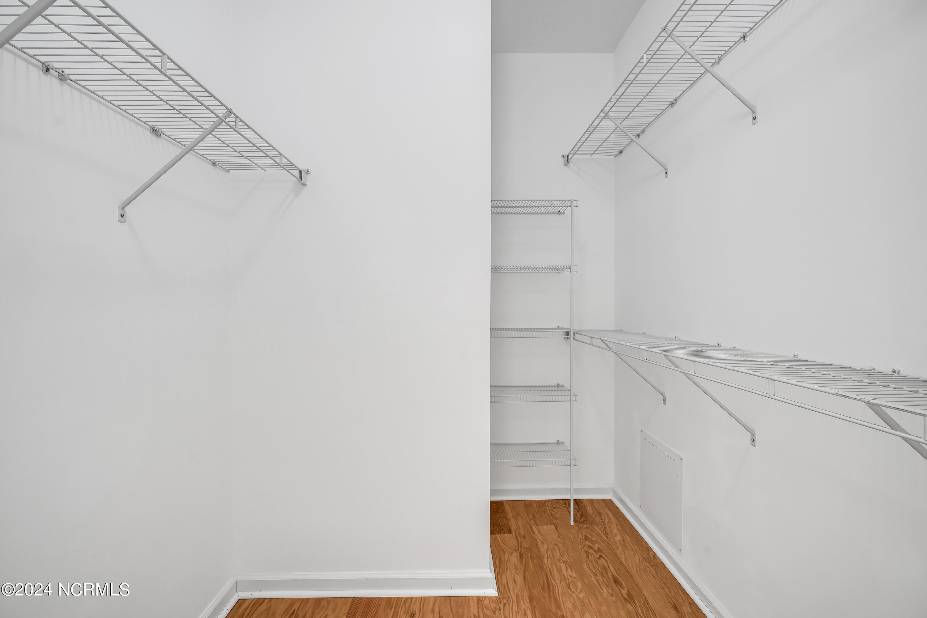 213 Fullford Lane, 204