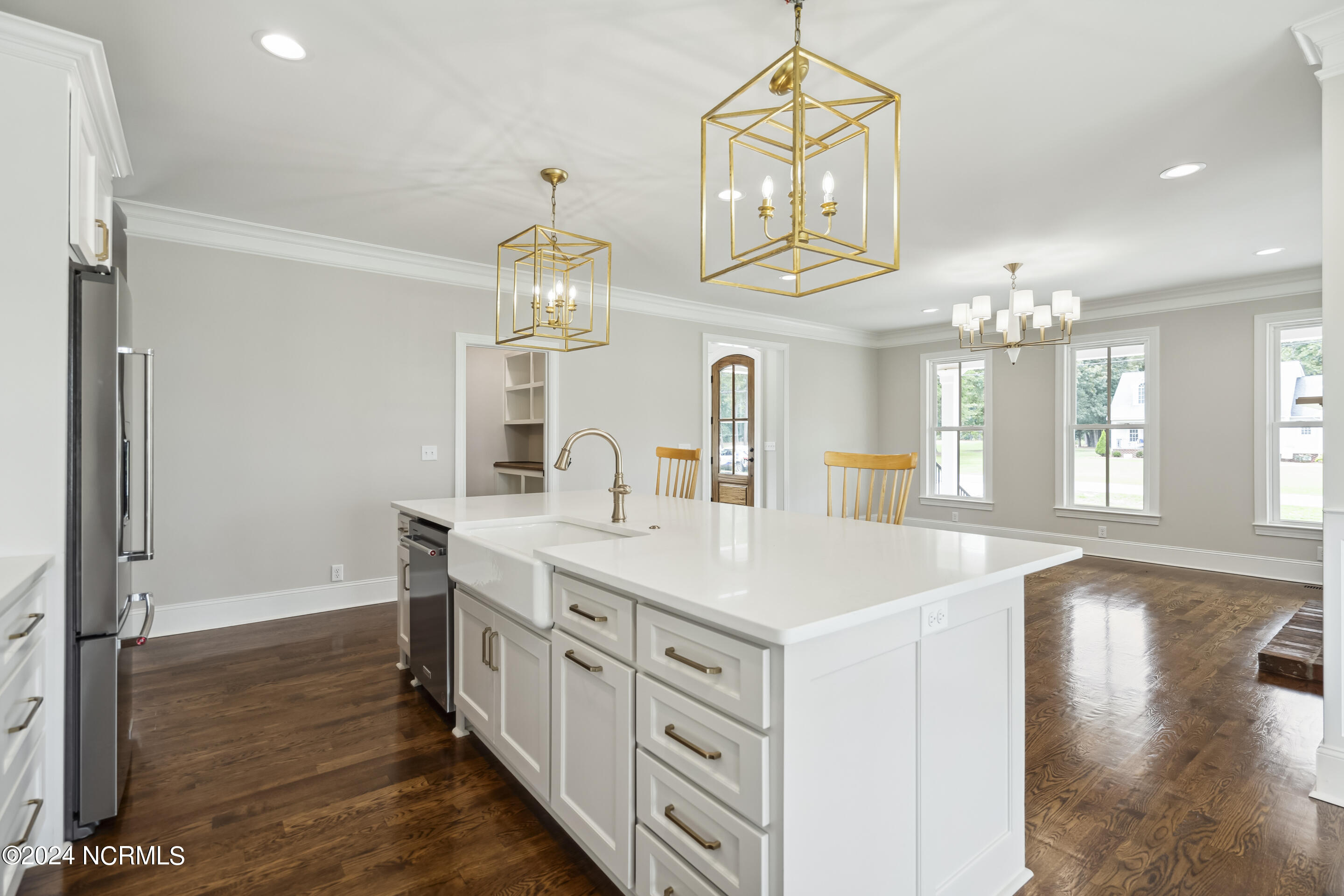 135 N Country Club Drive