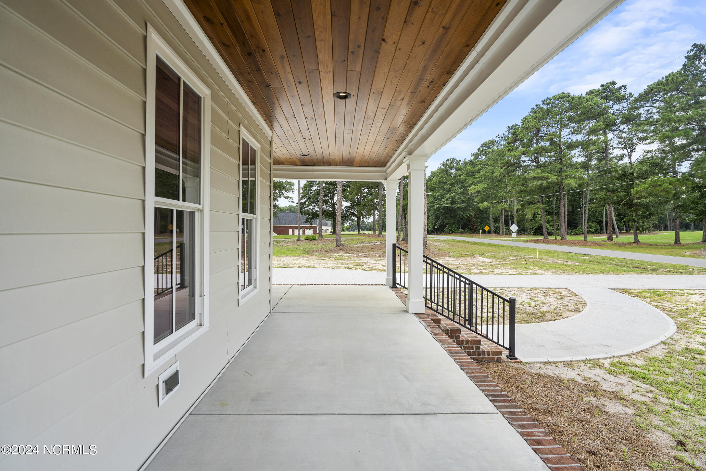 135 N Country Club Drive