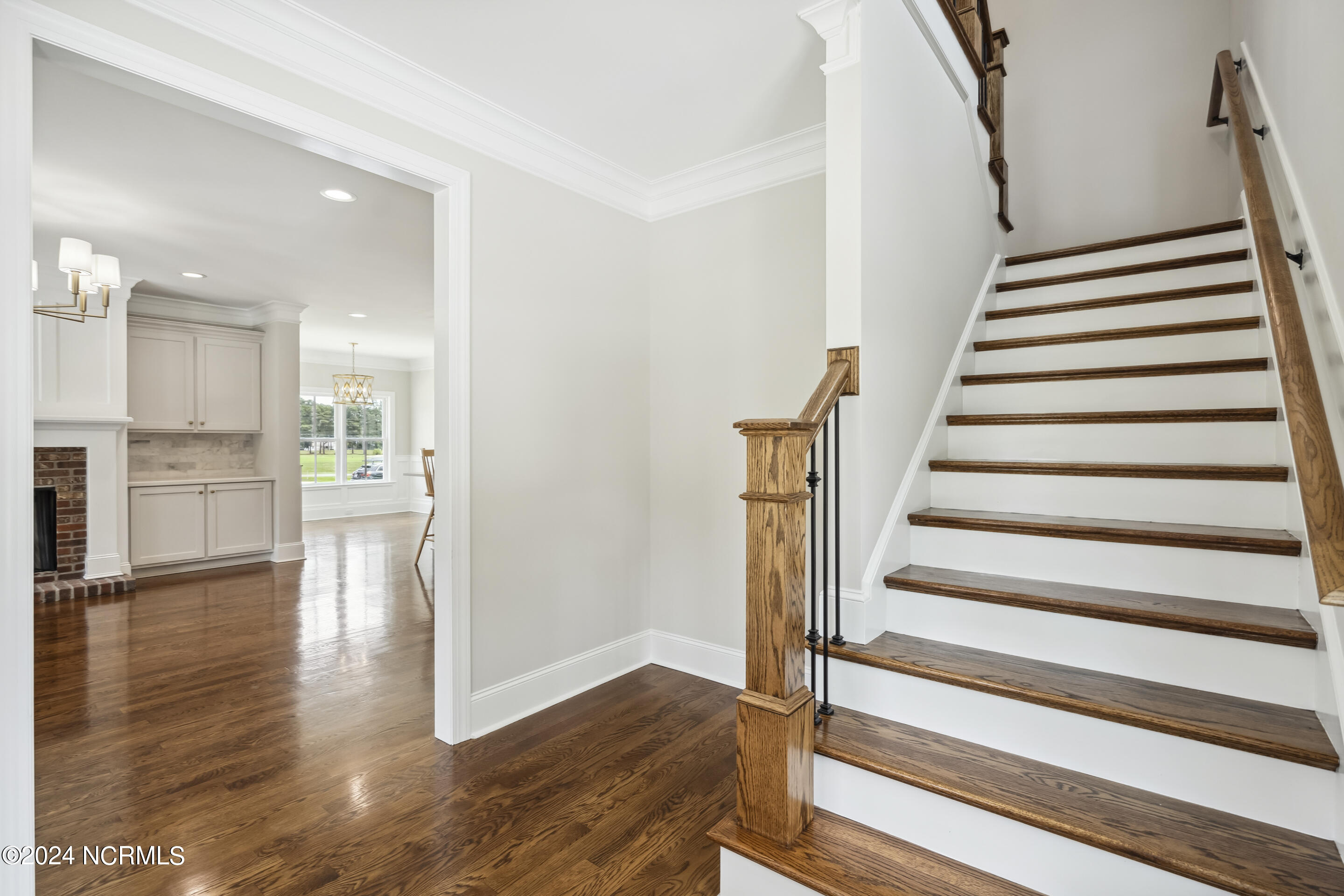 135 N Country Club Drive