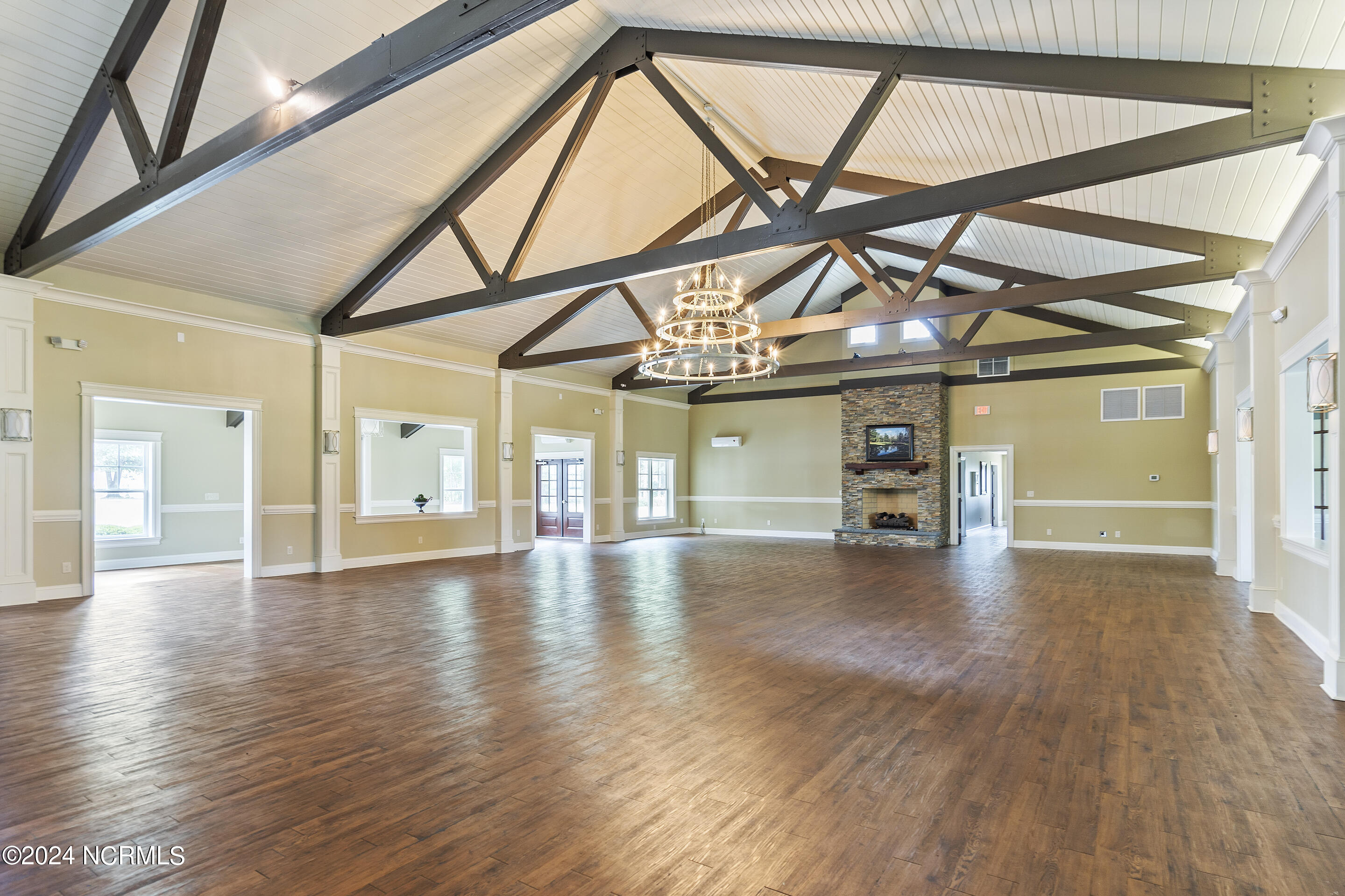 135 N Country Club Drive