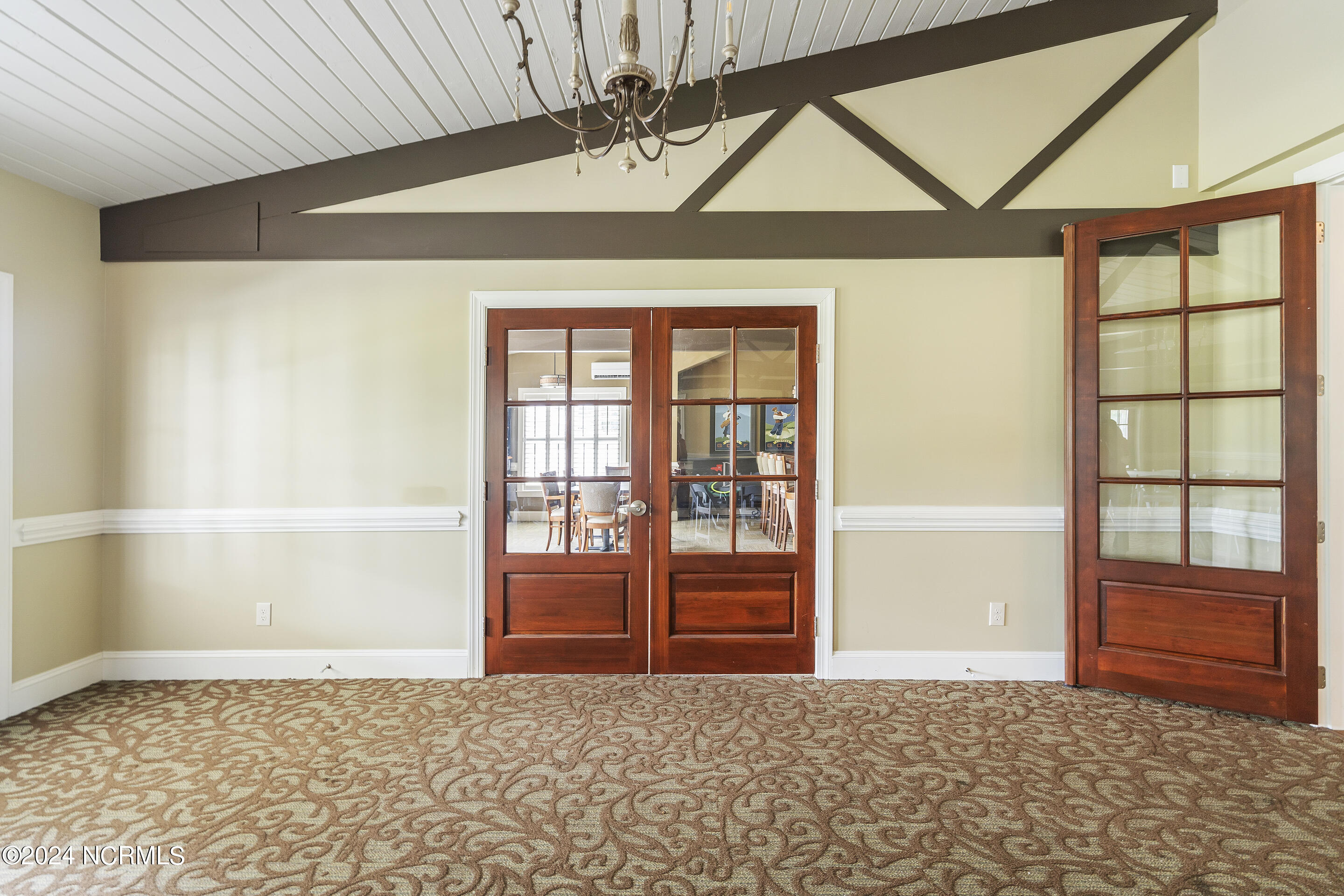 135 N Country Club Drive