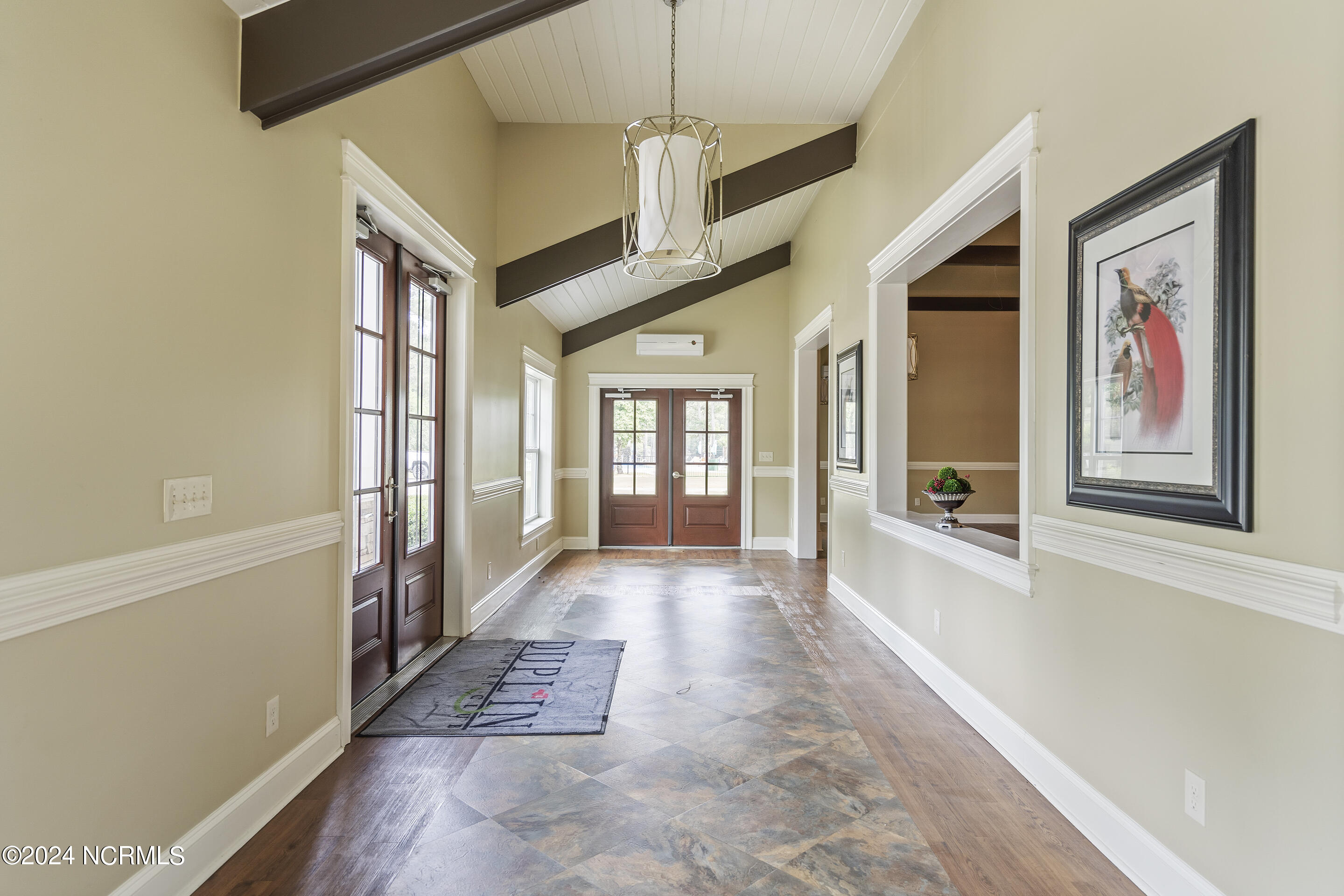 135 N Country Club Drive