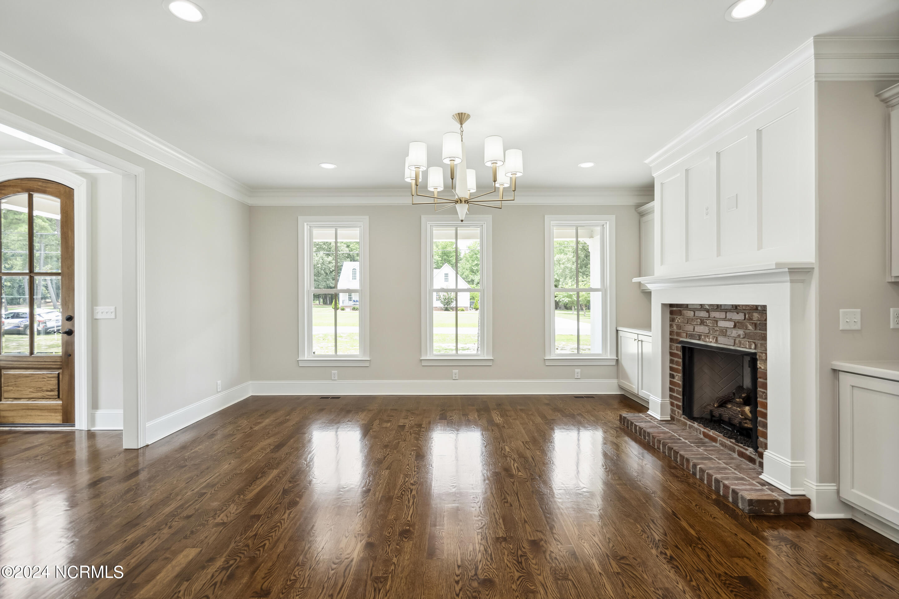 135 N Country Club Drive