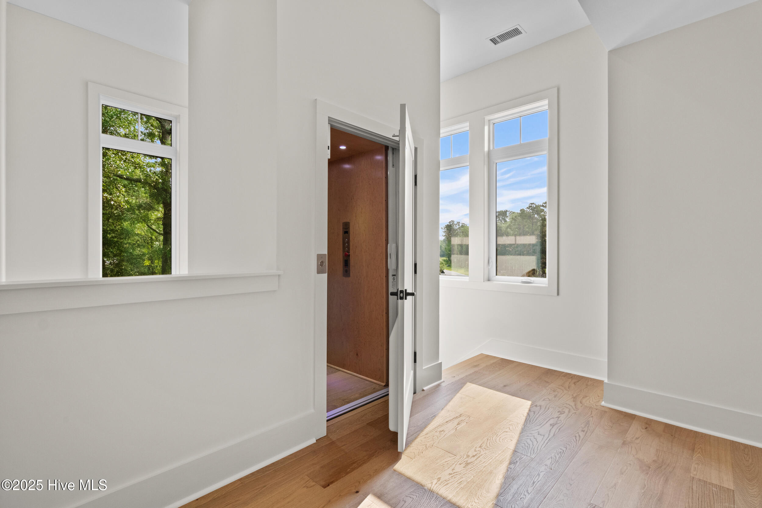 1515 Riverview Terrace