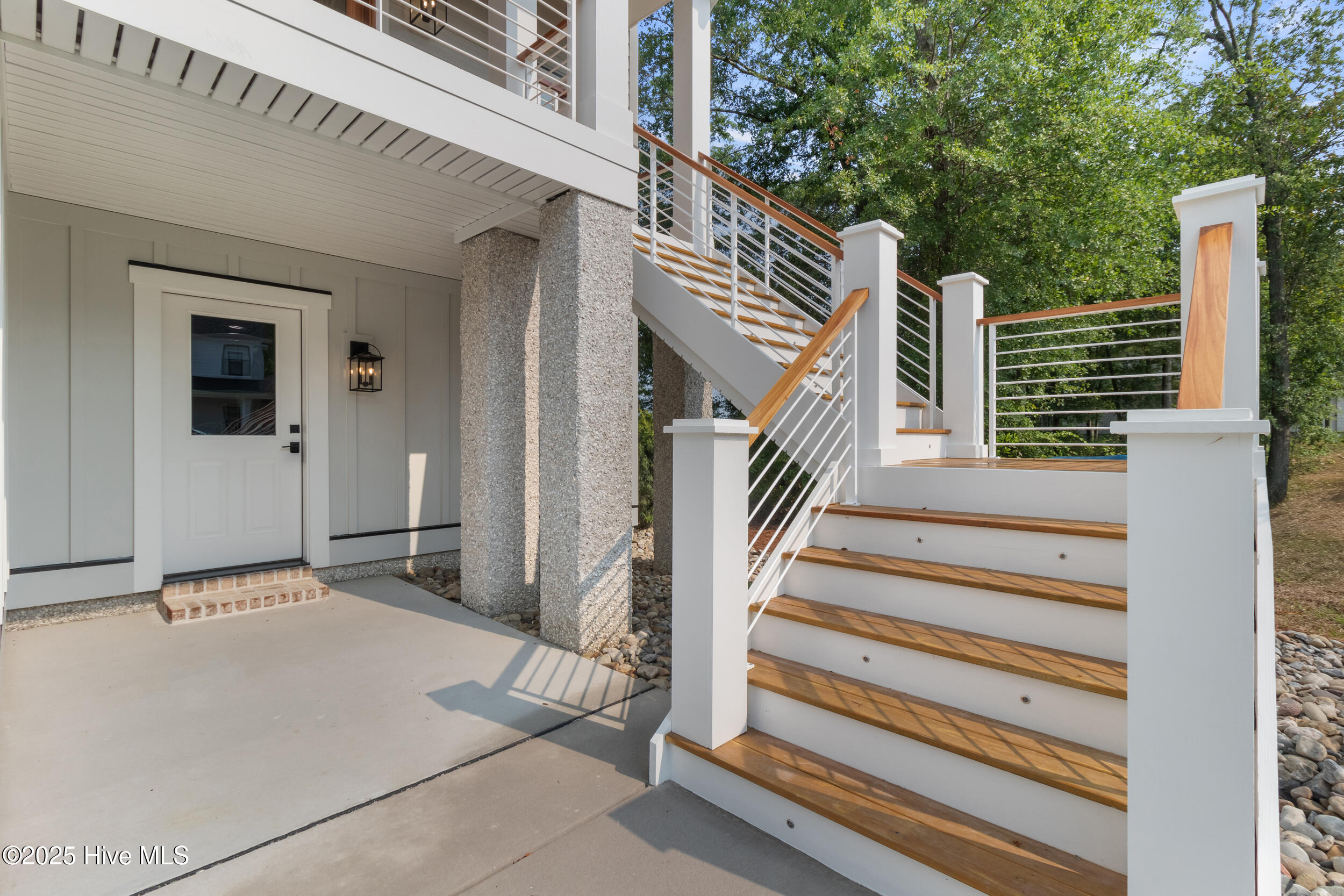 1515 Riverview Terrace