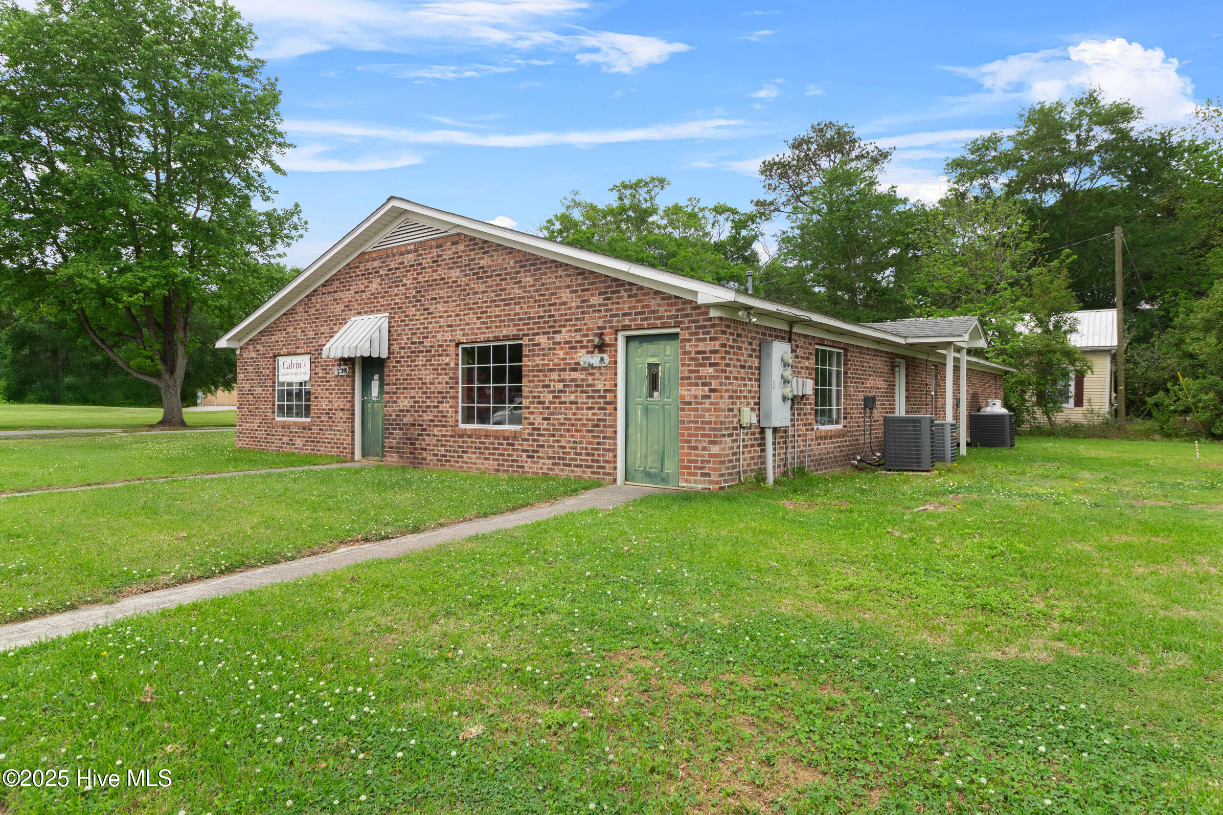 100 N Dickerson Street