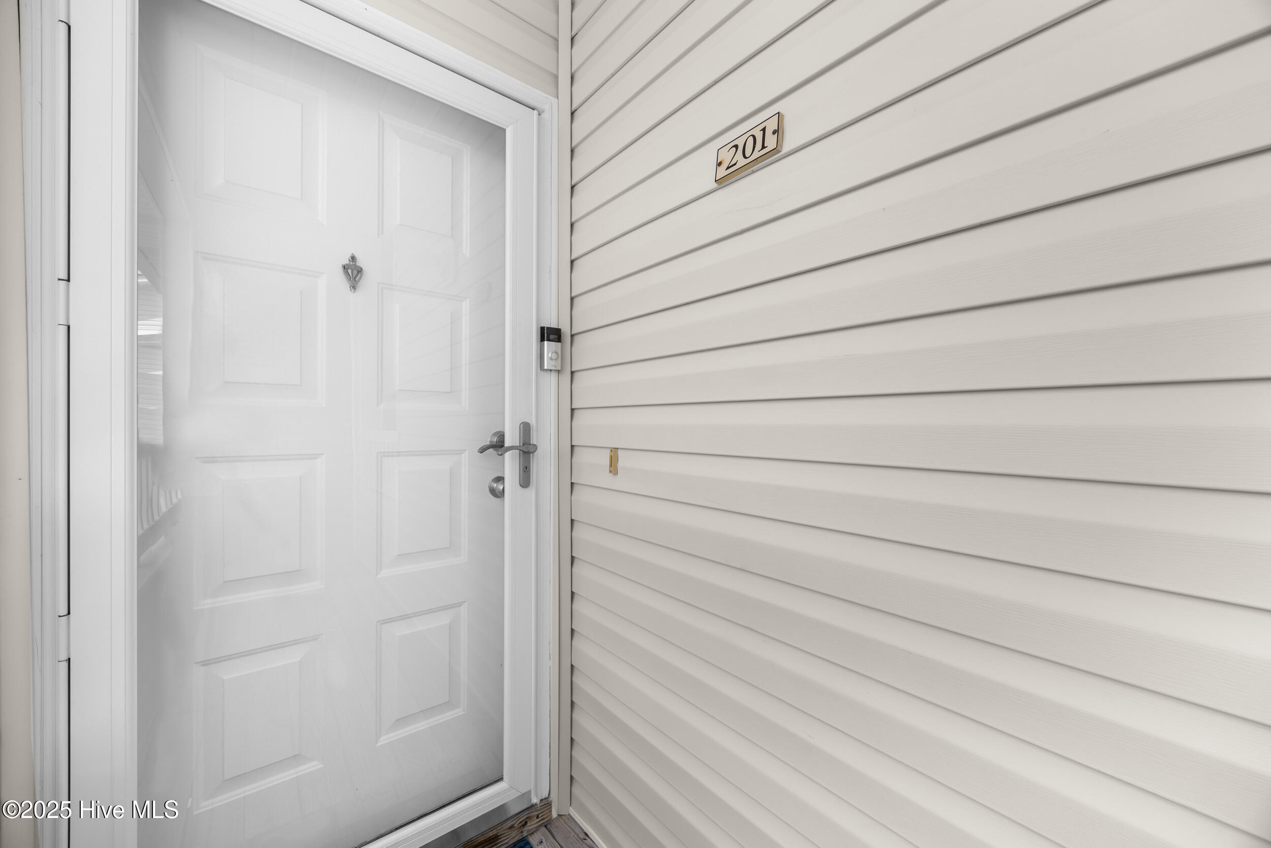 211 Fullford Lane, Unit 201