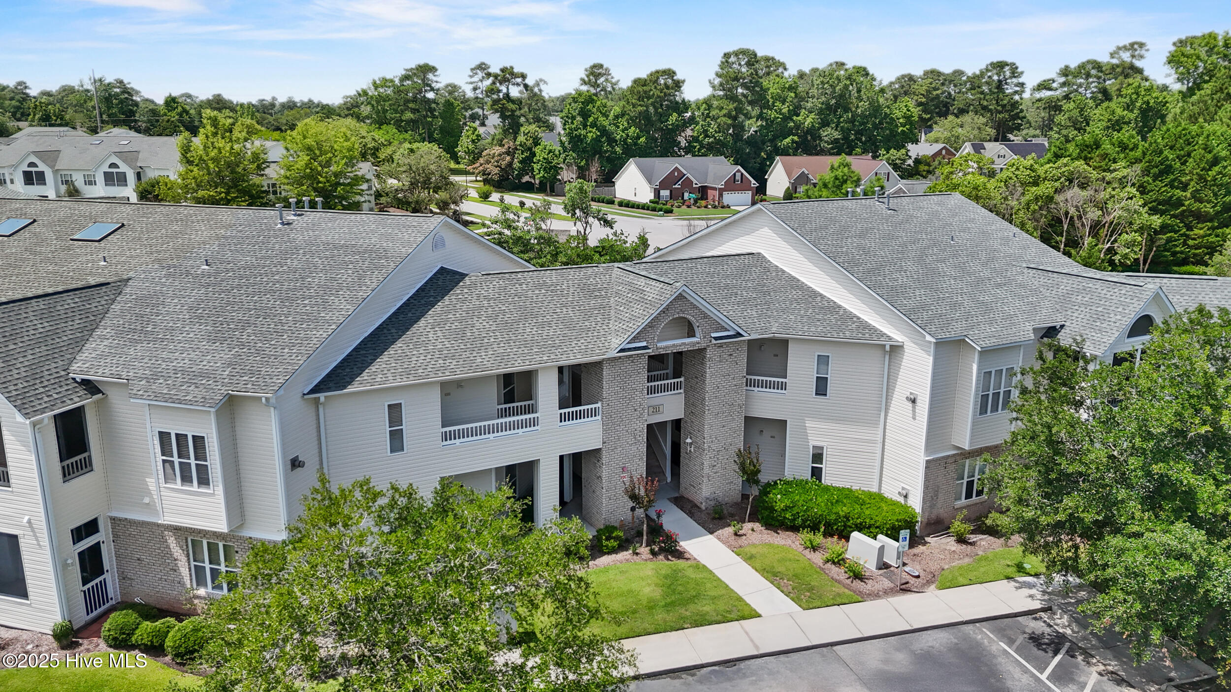 211 Fullford Lane, Unit 201
