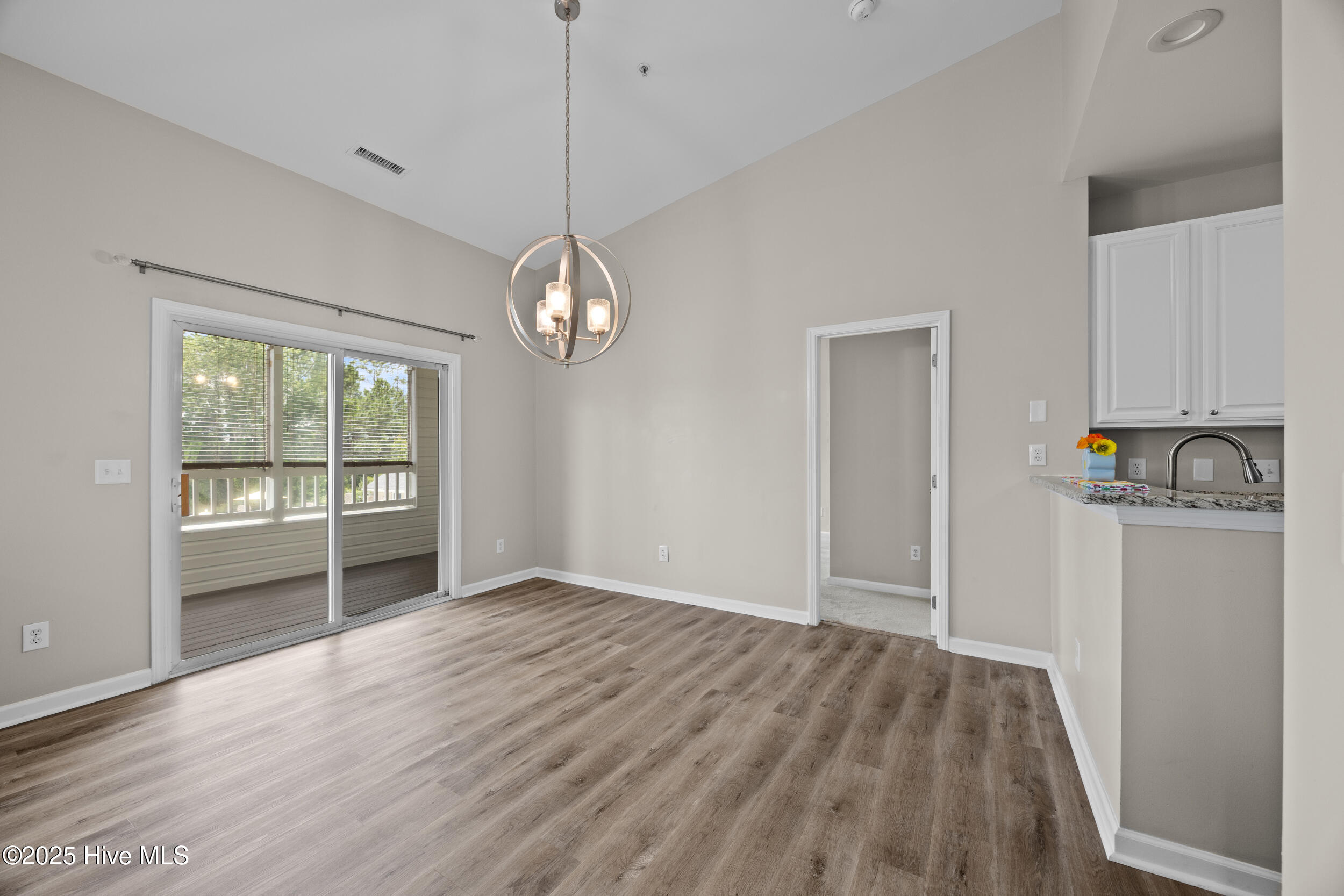 211 Fullford Lane, Unit 201