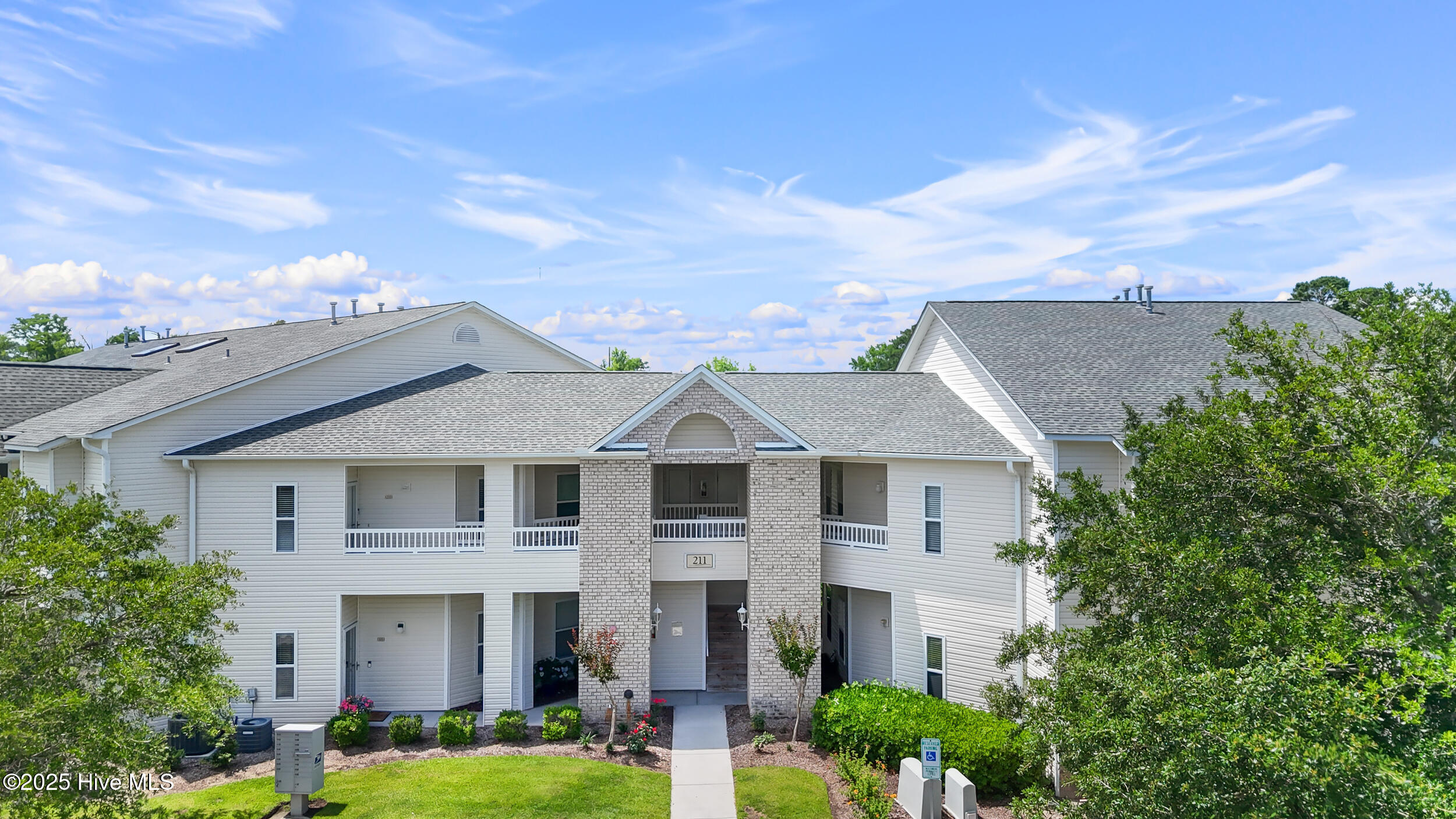 211 Fullford Lane, Unit 201