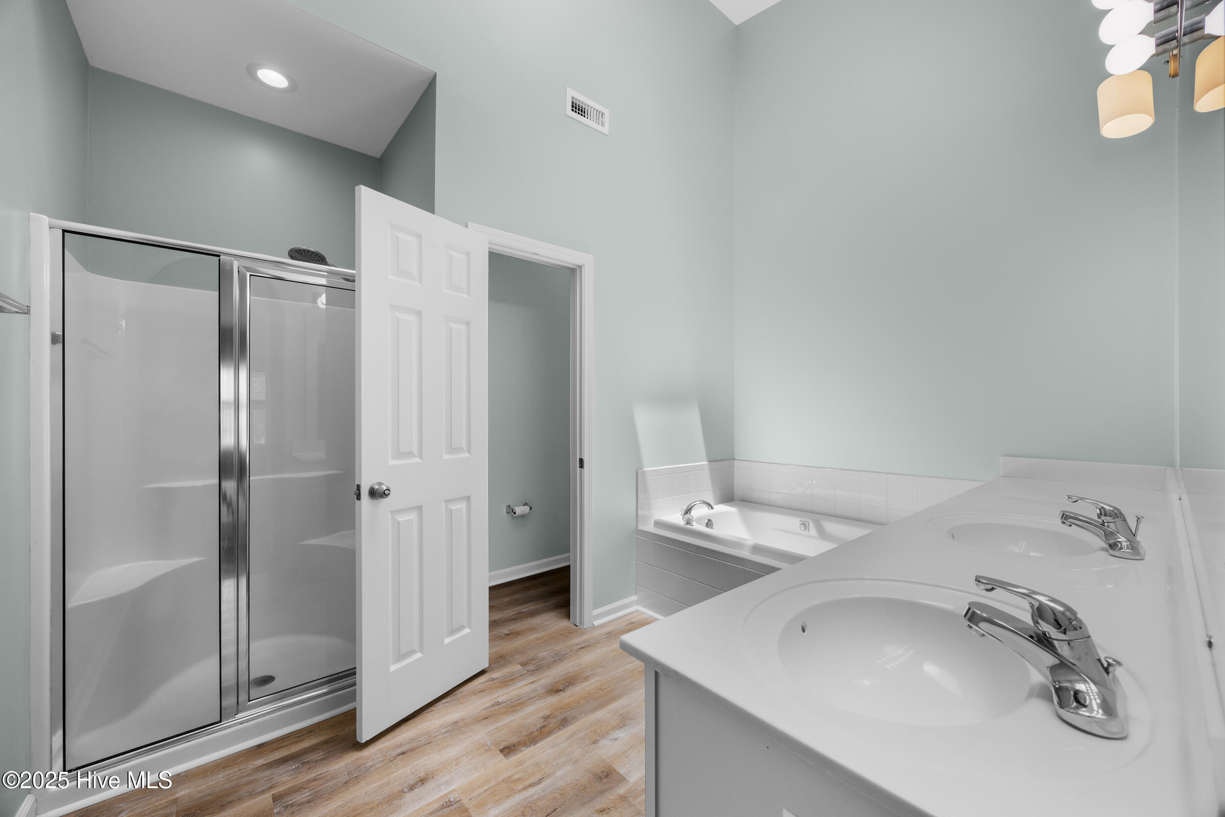 211 Fullford Lane, Unit 201