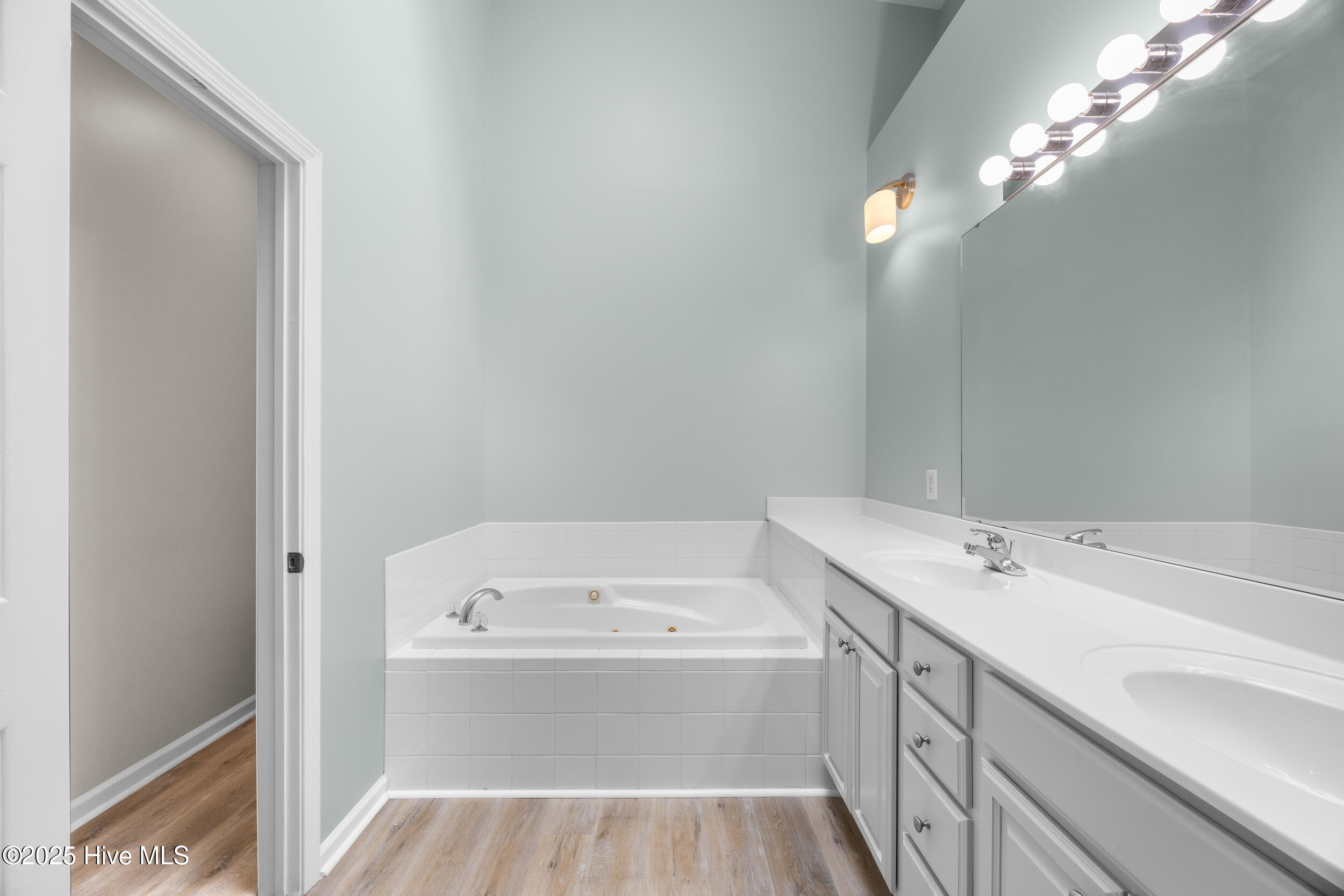 211 Fullford Lane, Unit 201