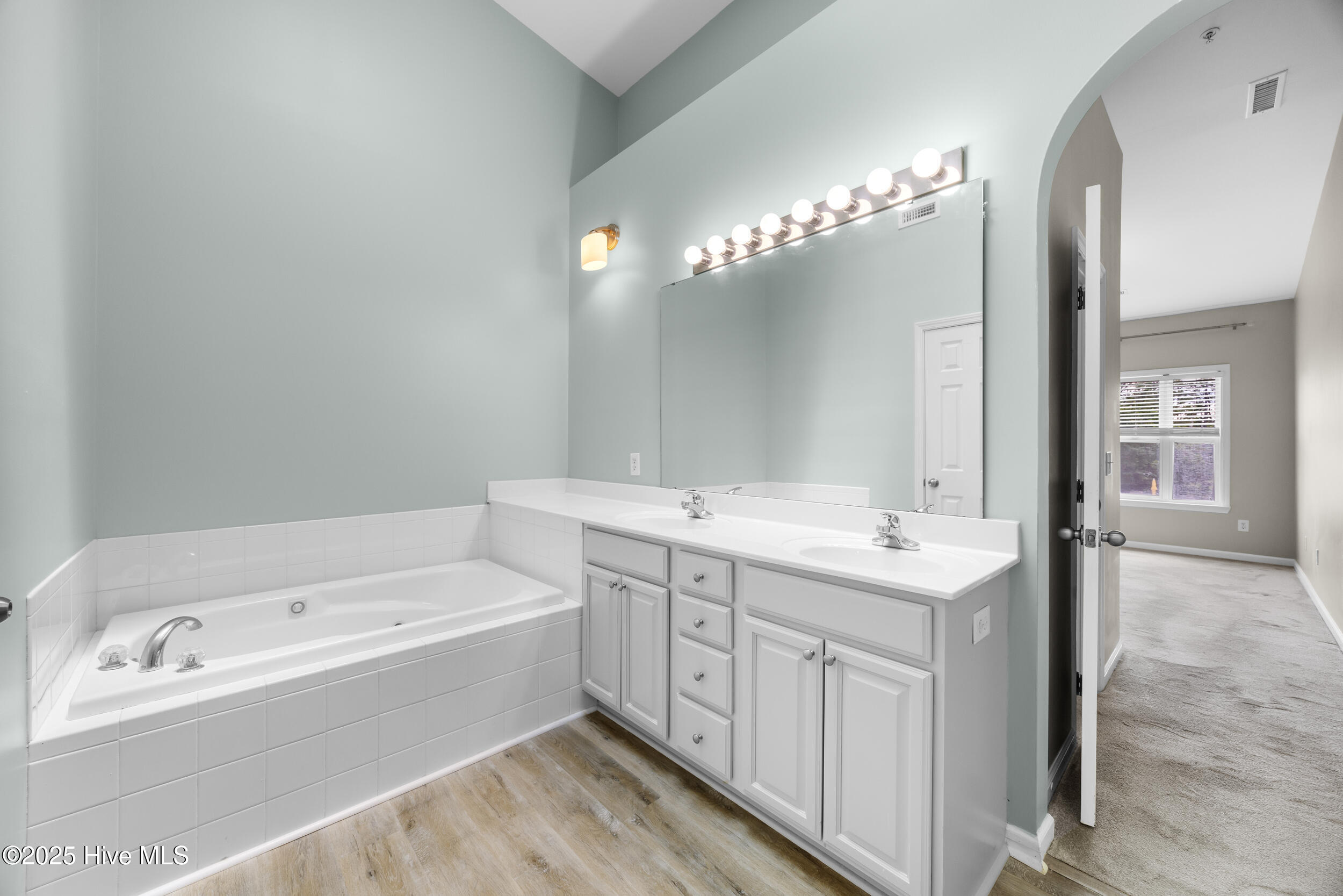 211 Fullford Lane, Unit 201