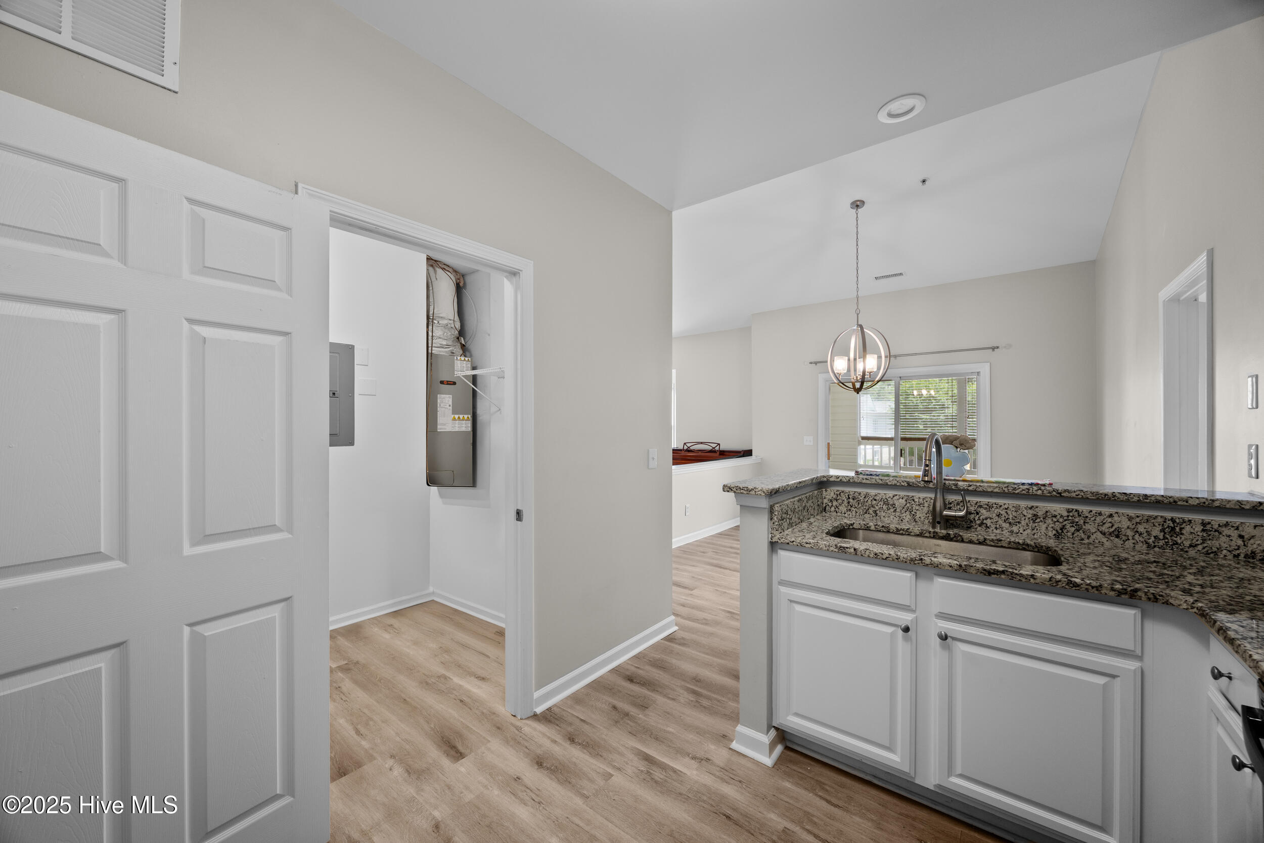 211 Fullford Lane, Unit 201