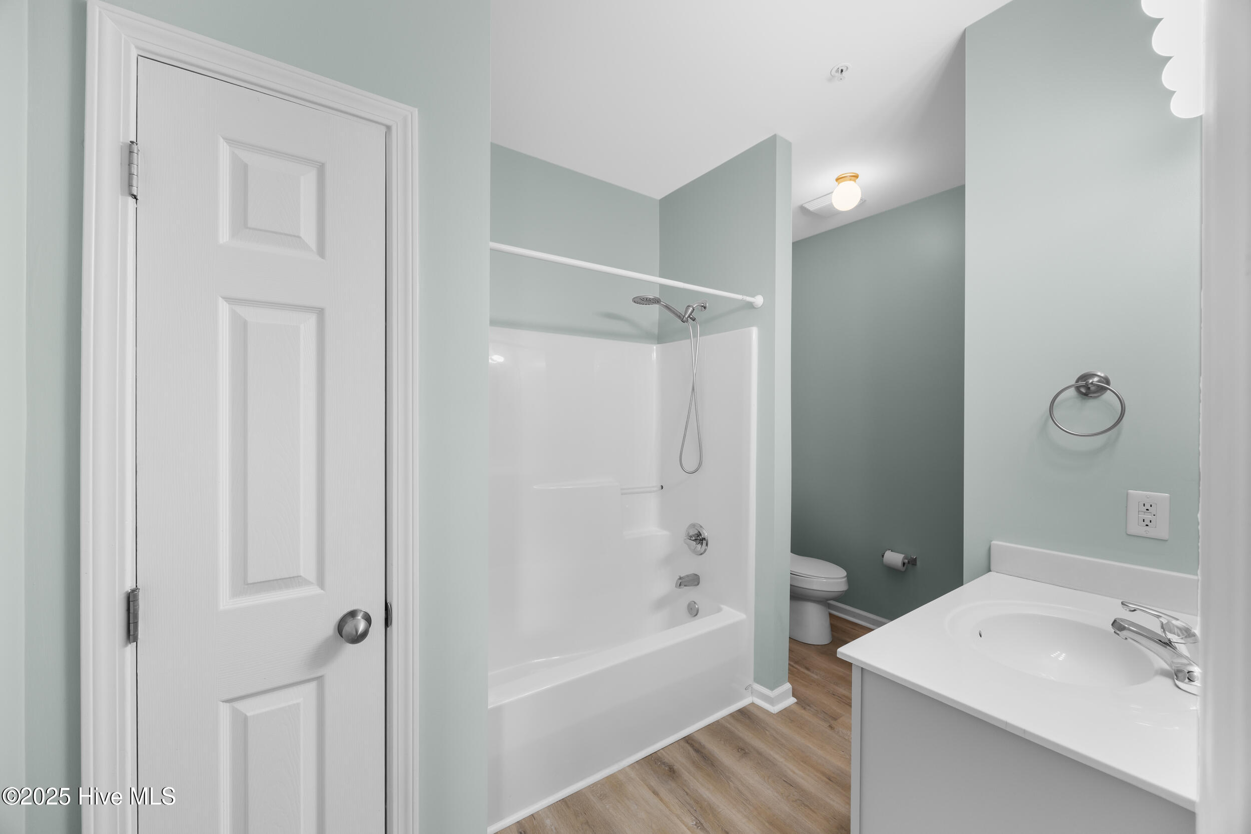 211 Fullford Lane, Unit 201