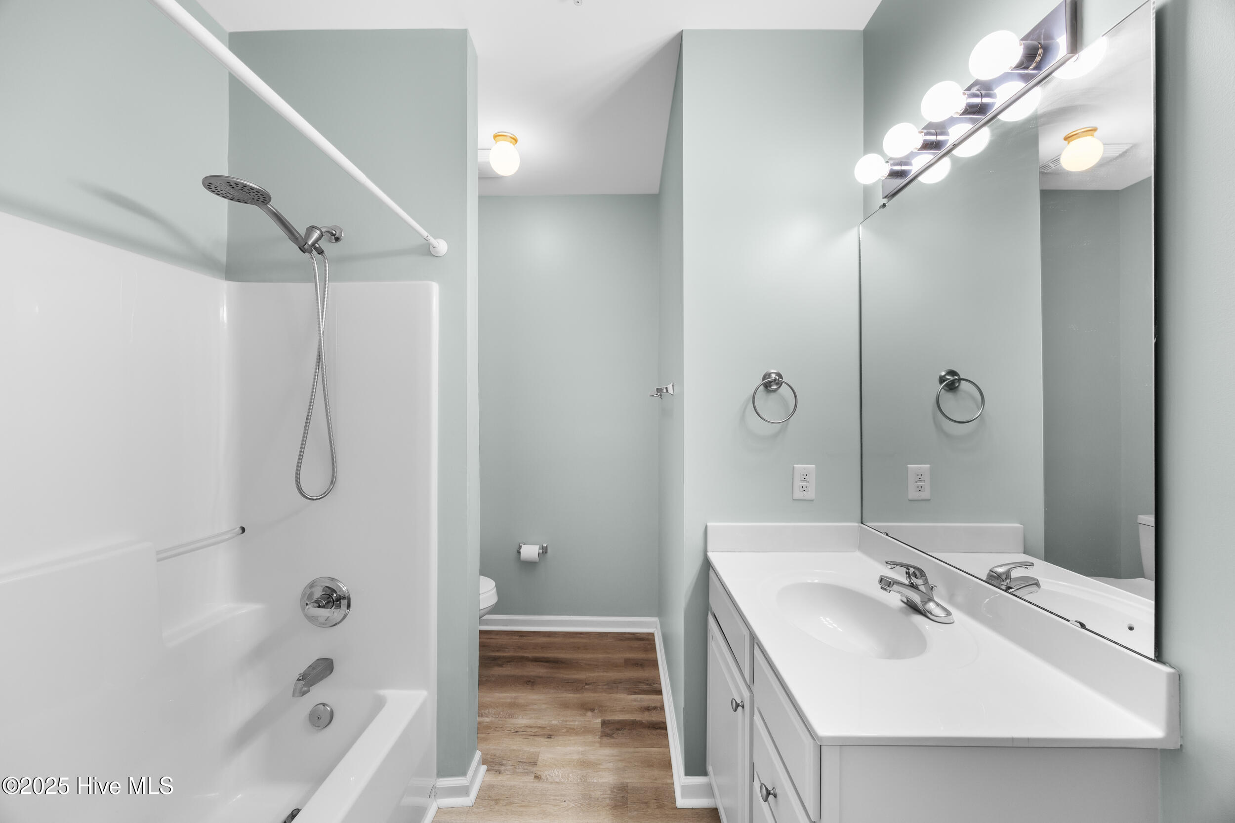 211 Fullford Lane, Unit 201