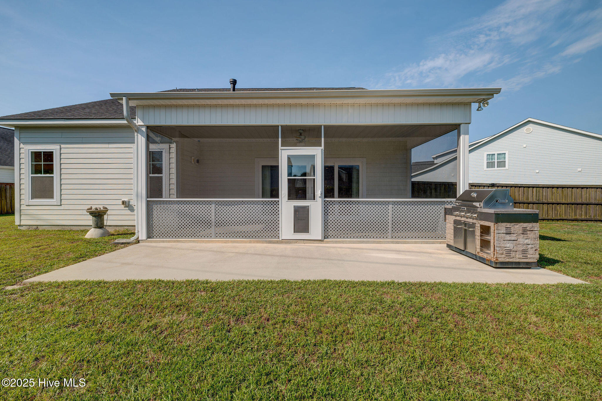 134 N Lamplighters Walk