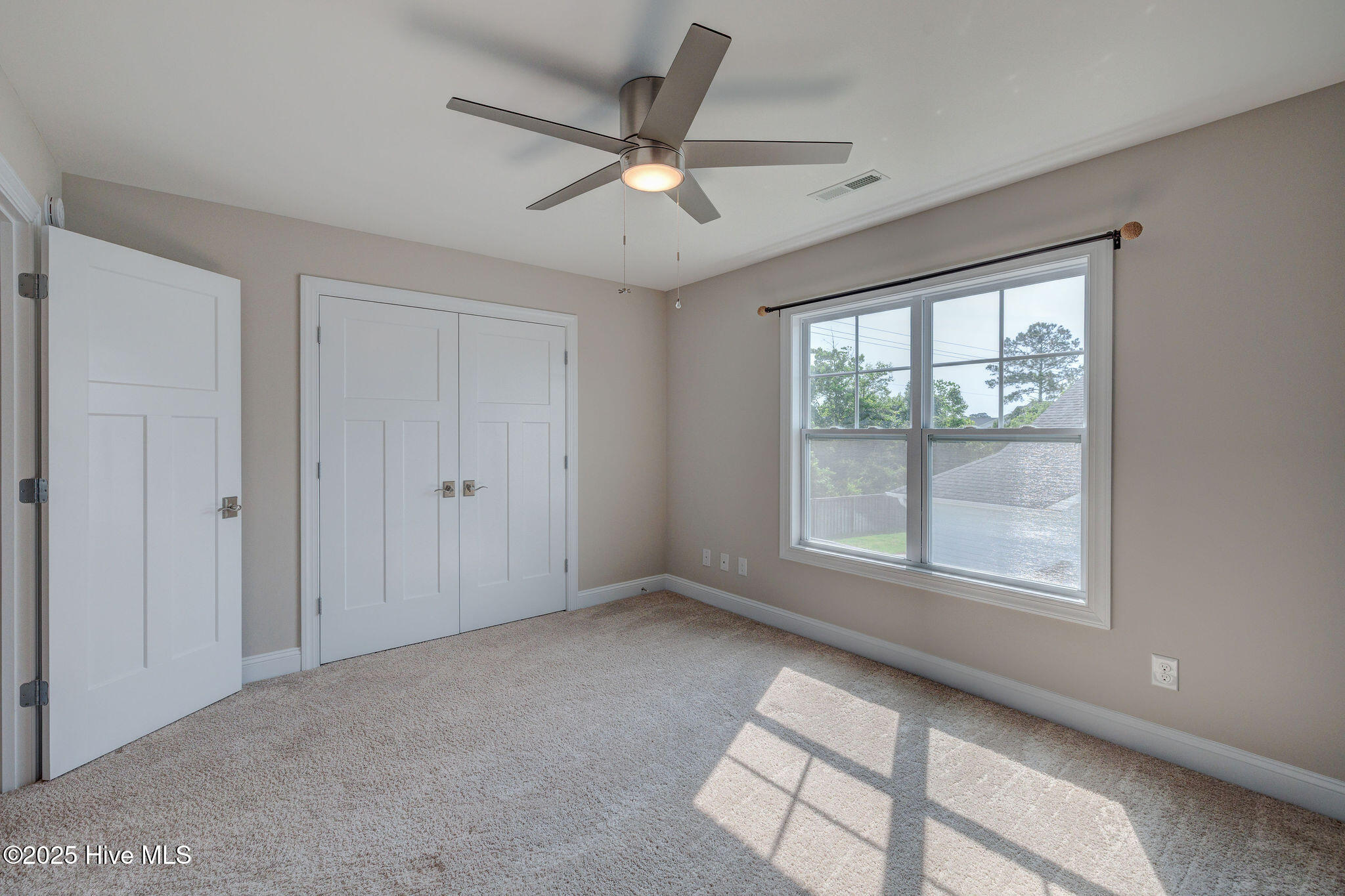 134 N Lamplighters Walk
