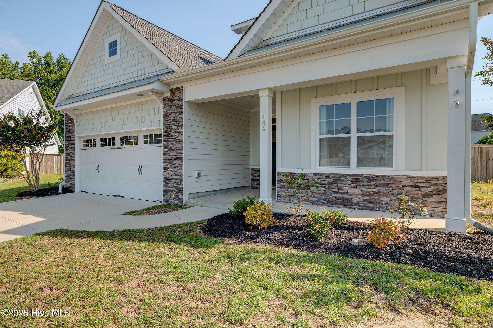 134 N Lamplighters Walk