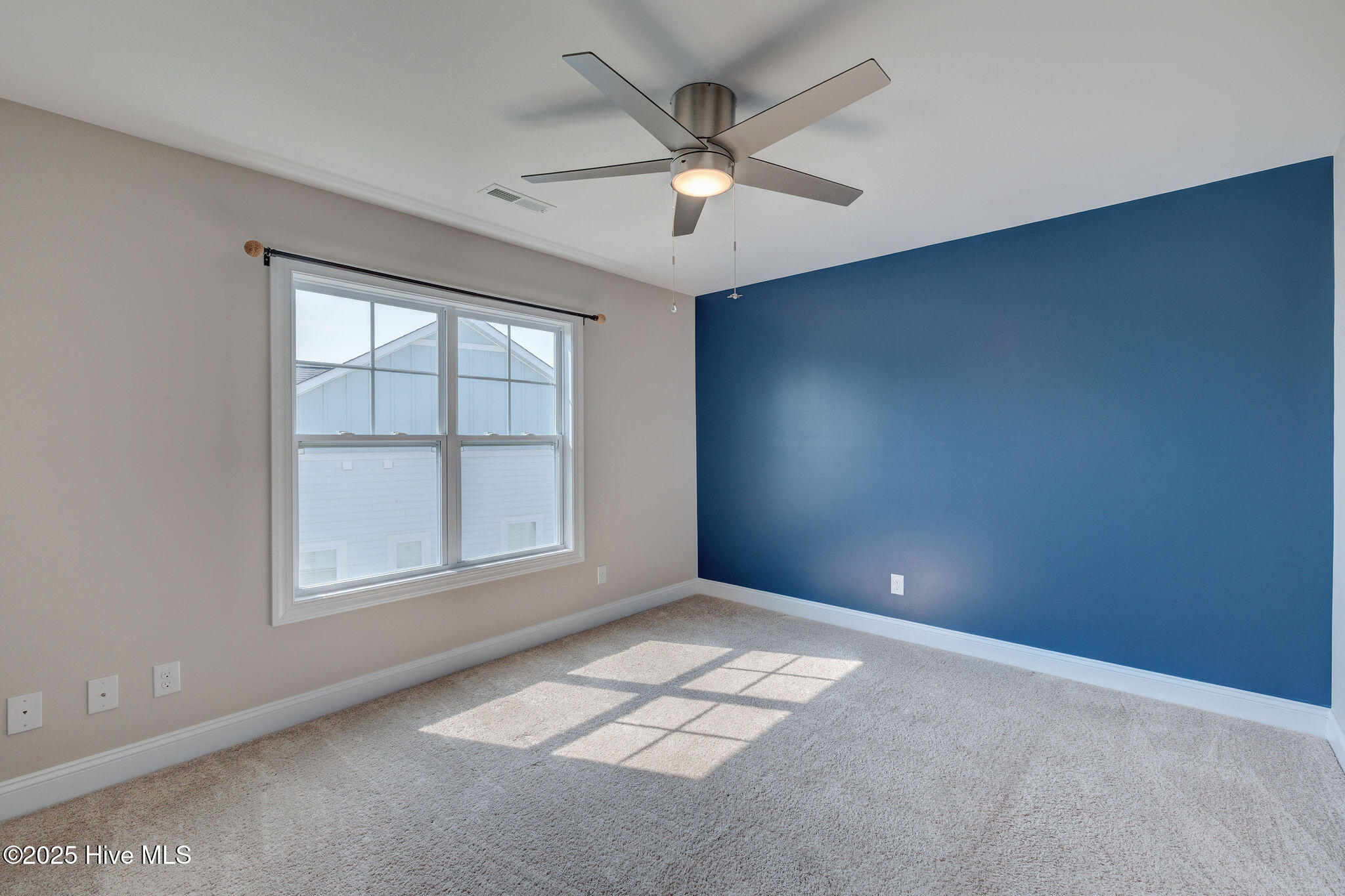 134 N Lamplighters Walk
