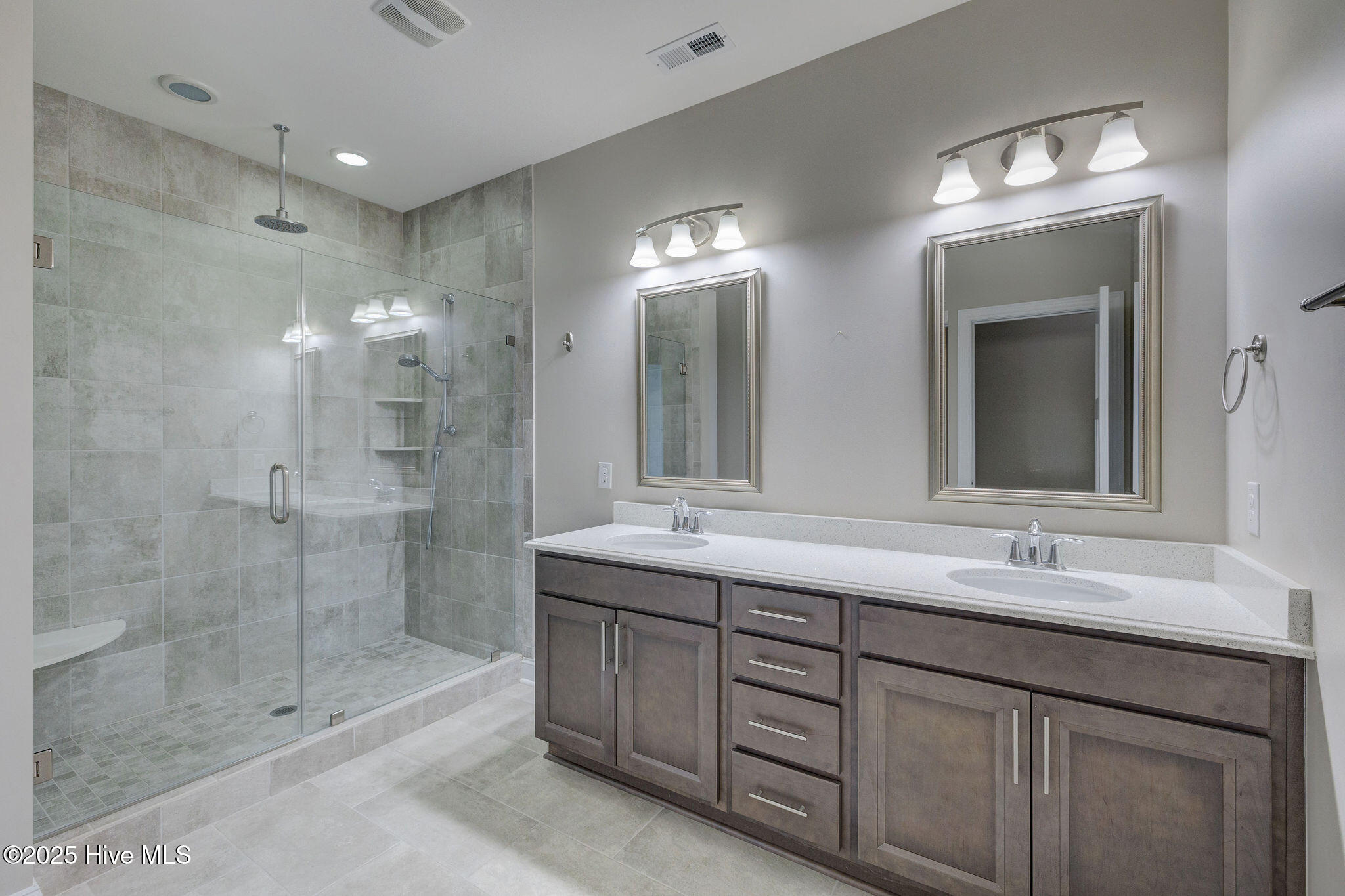 134 N Lamplighters Walk
