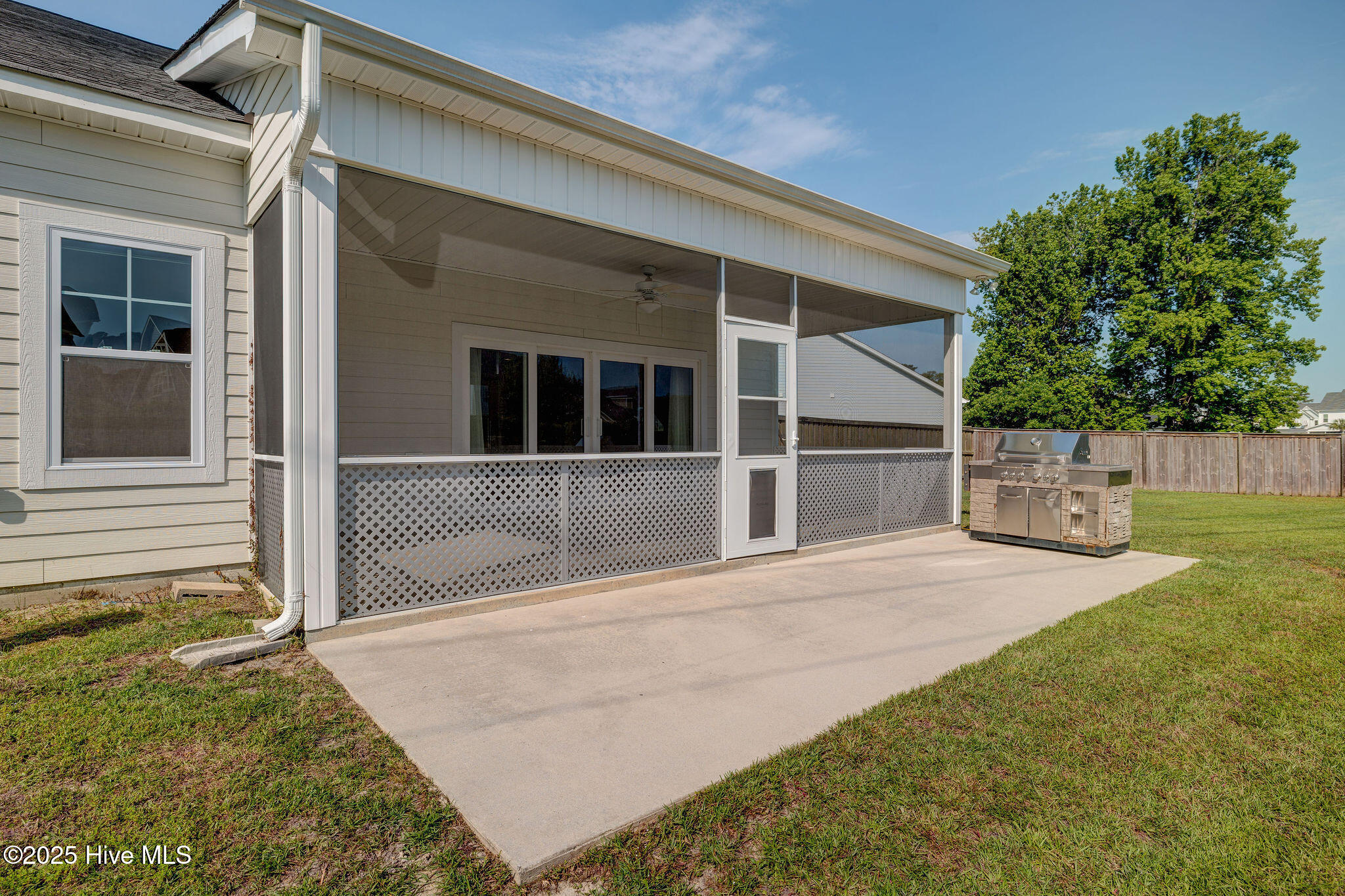 134 N Lamplighters Walk