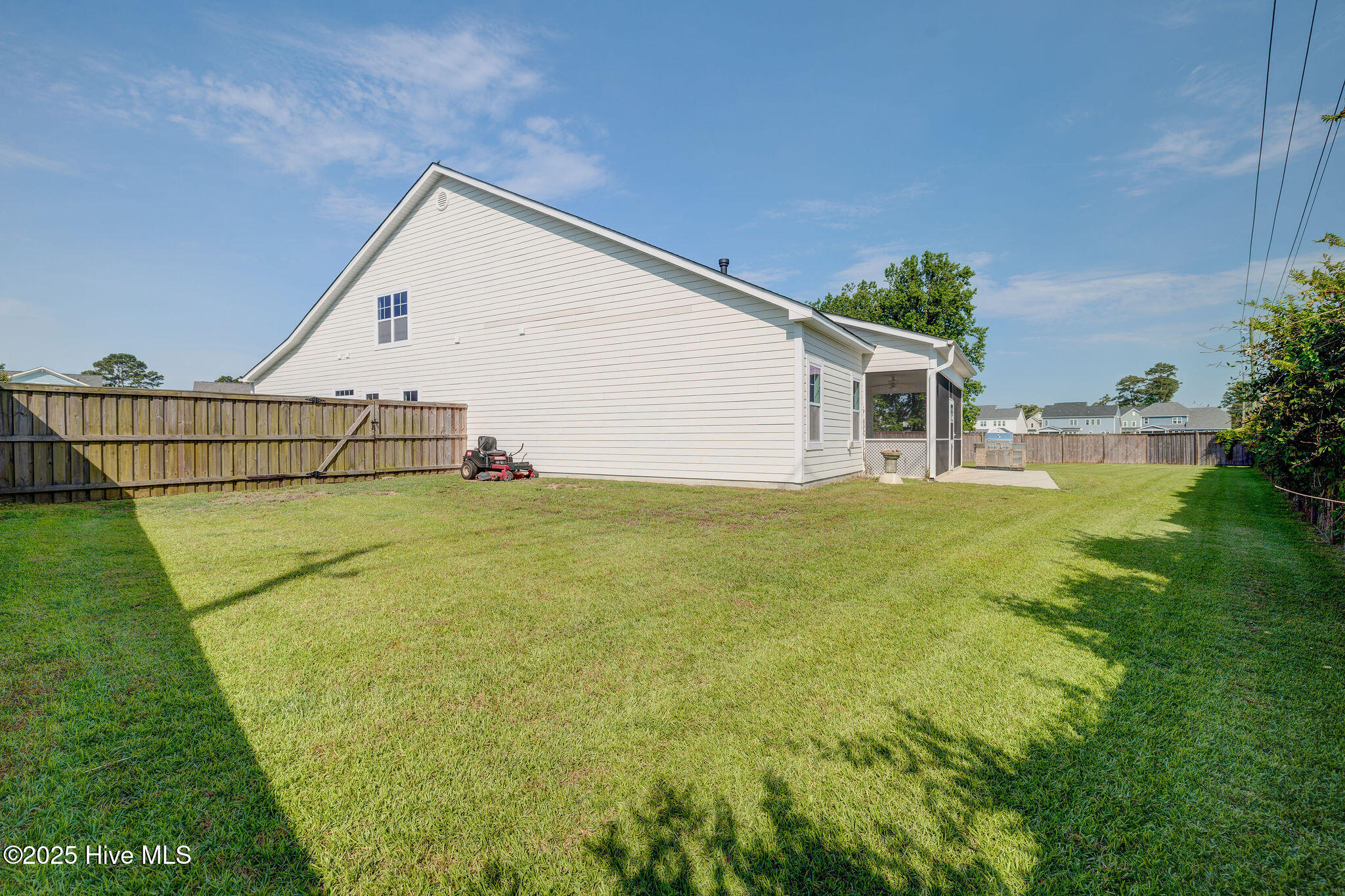 134 N Lamplighters Walk