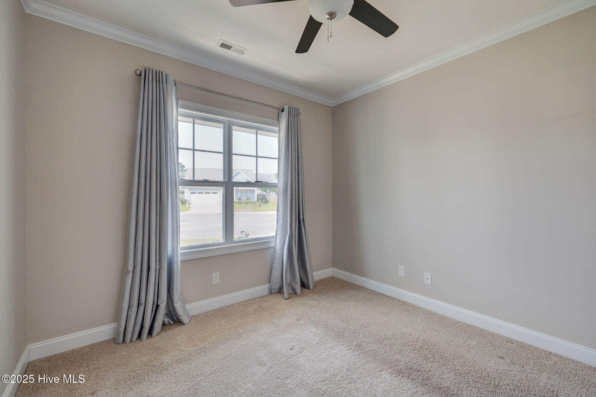 134 N Lamplighters Walk