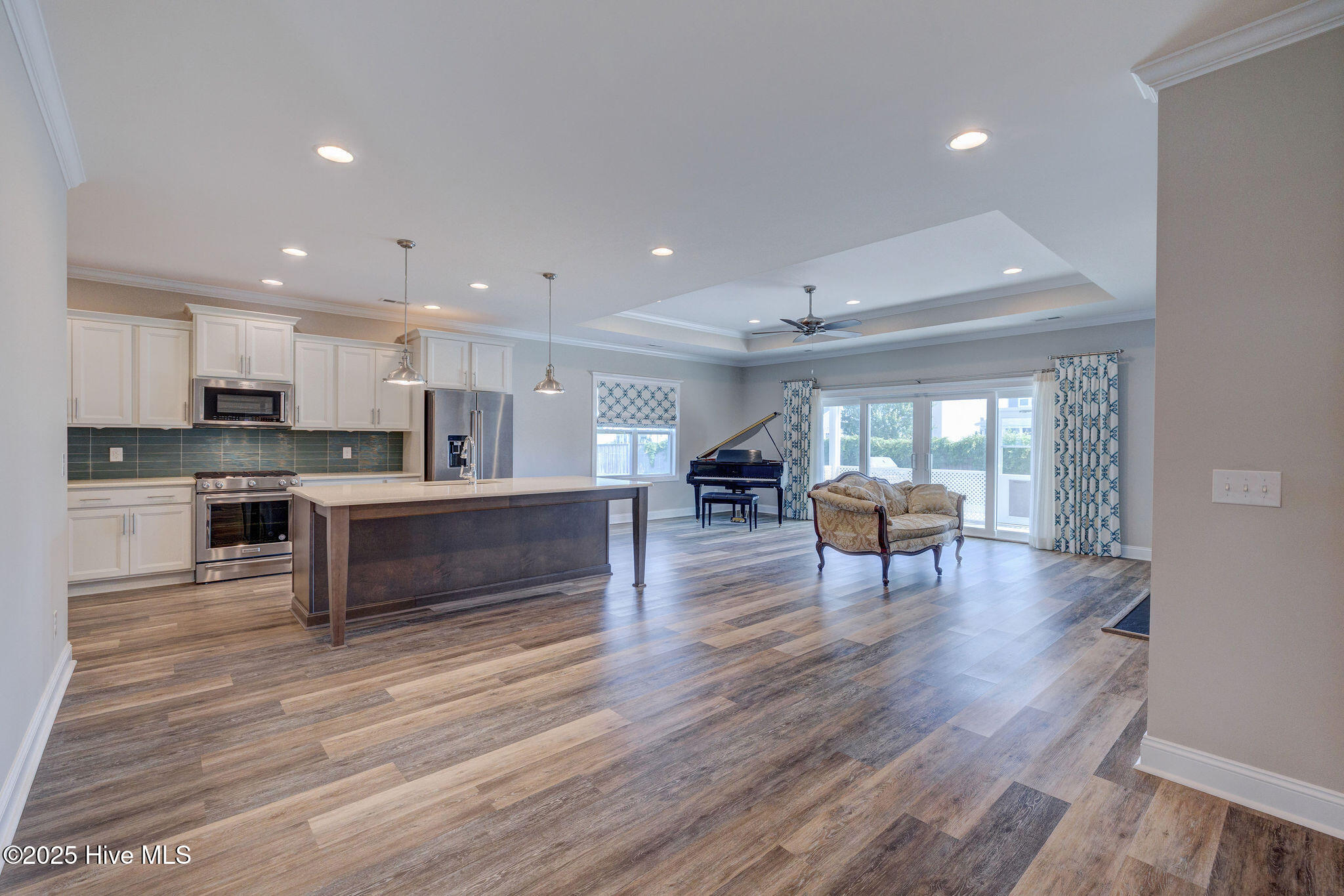 134 N Lamplighters Walk