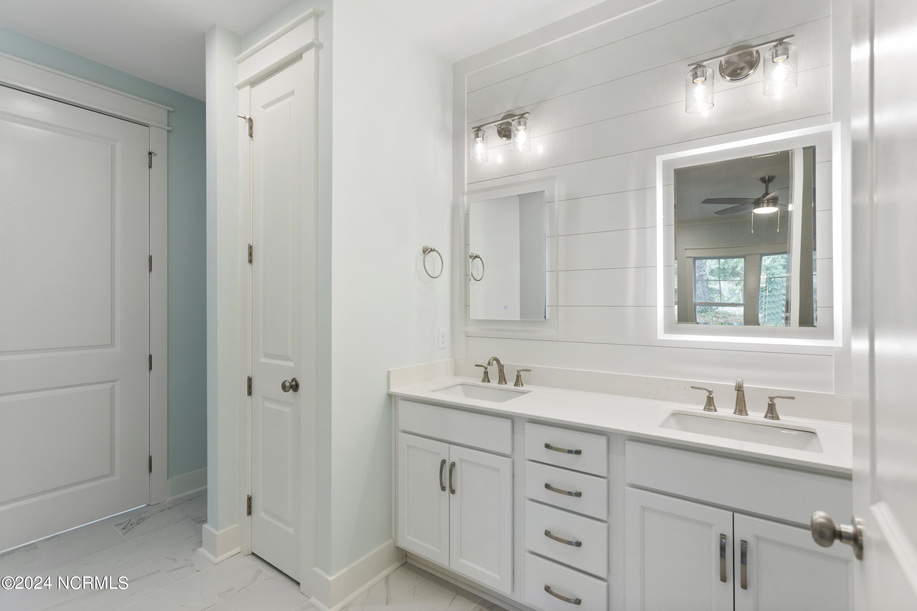 2058 Greenside Manor Drive SW