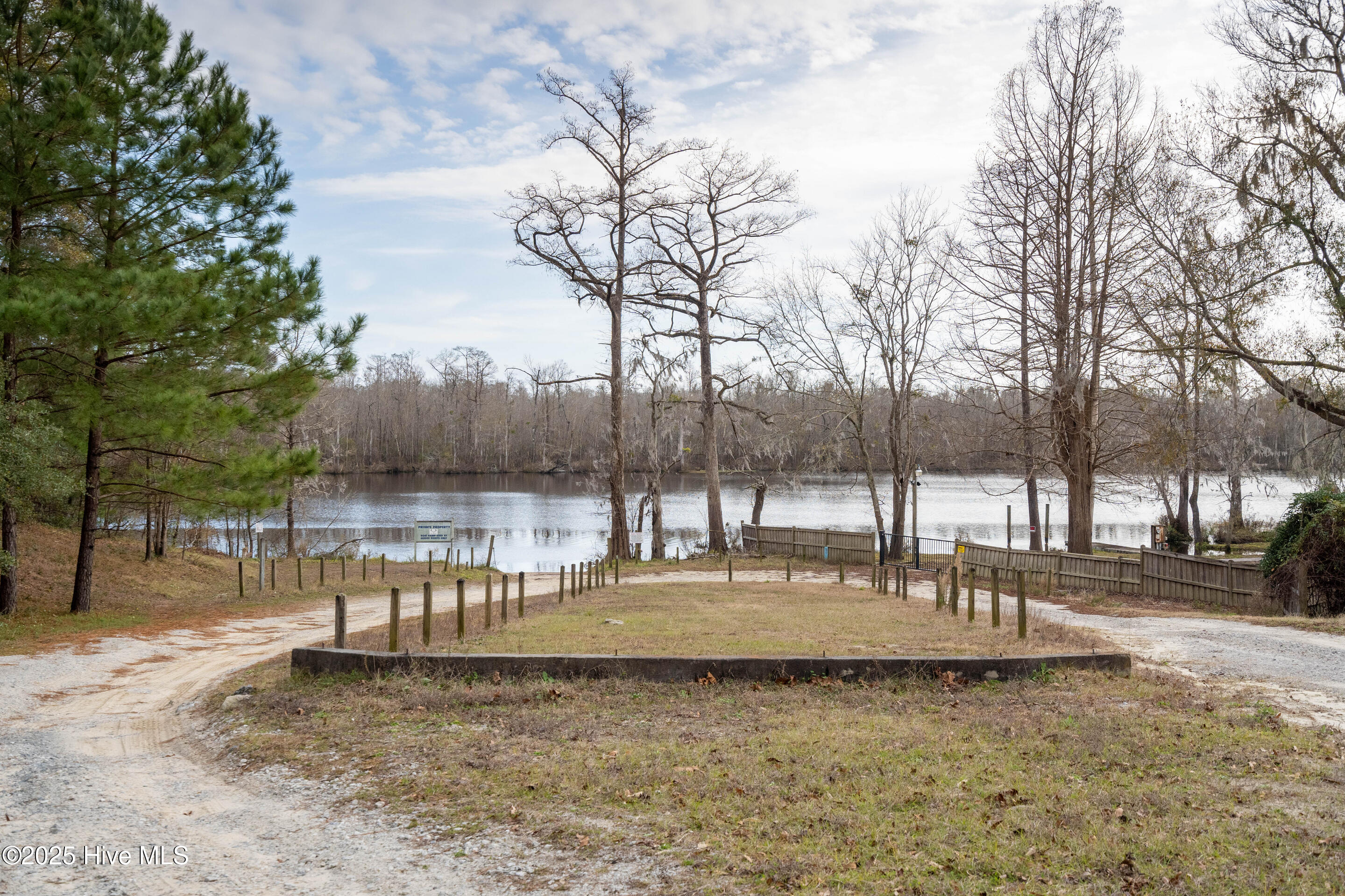 286 Gooseneck Road W