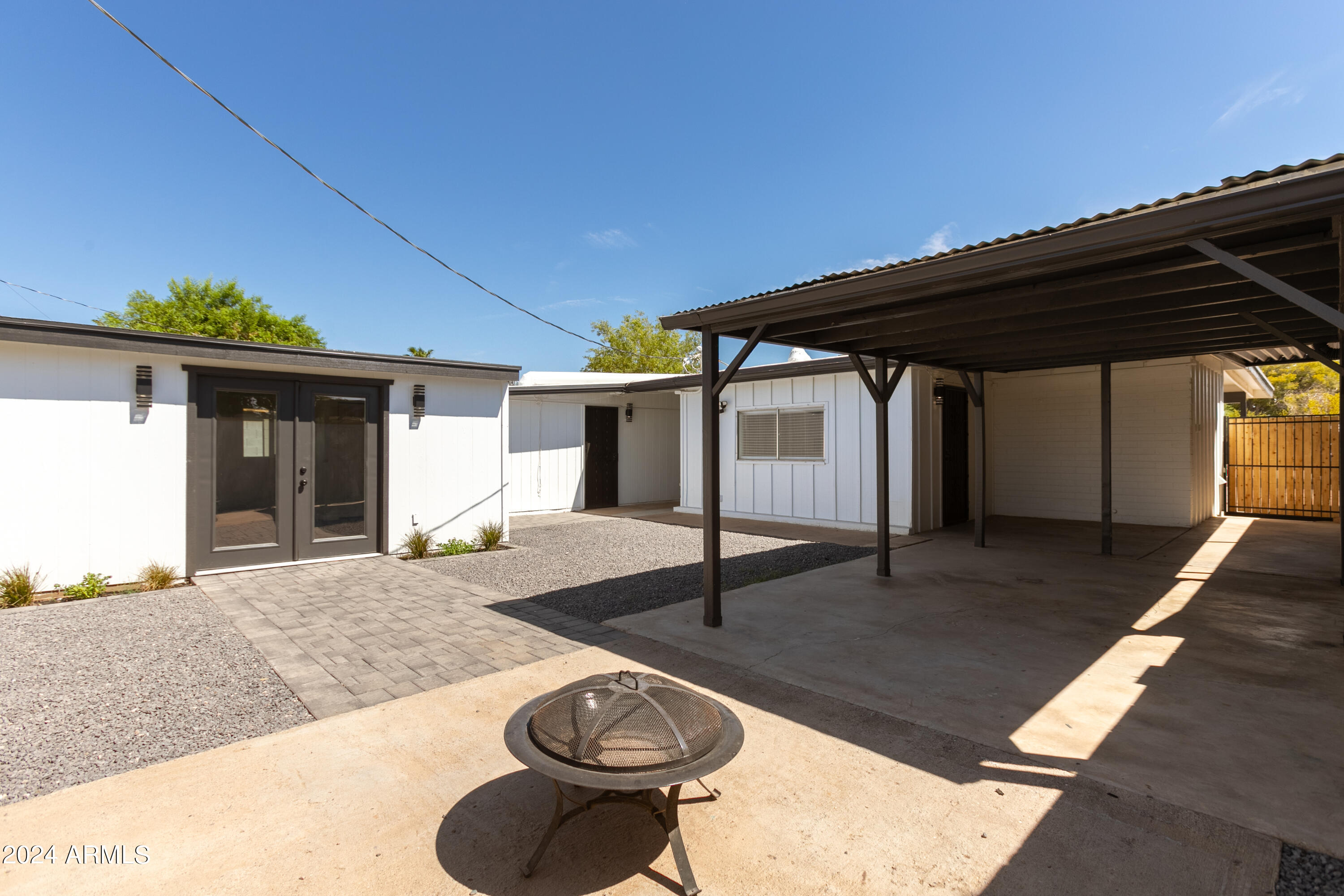 3134 W COUNTRY GABLES Drive