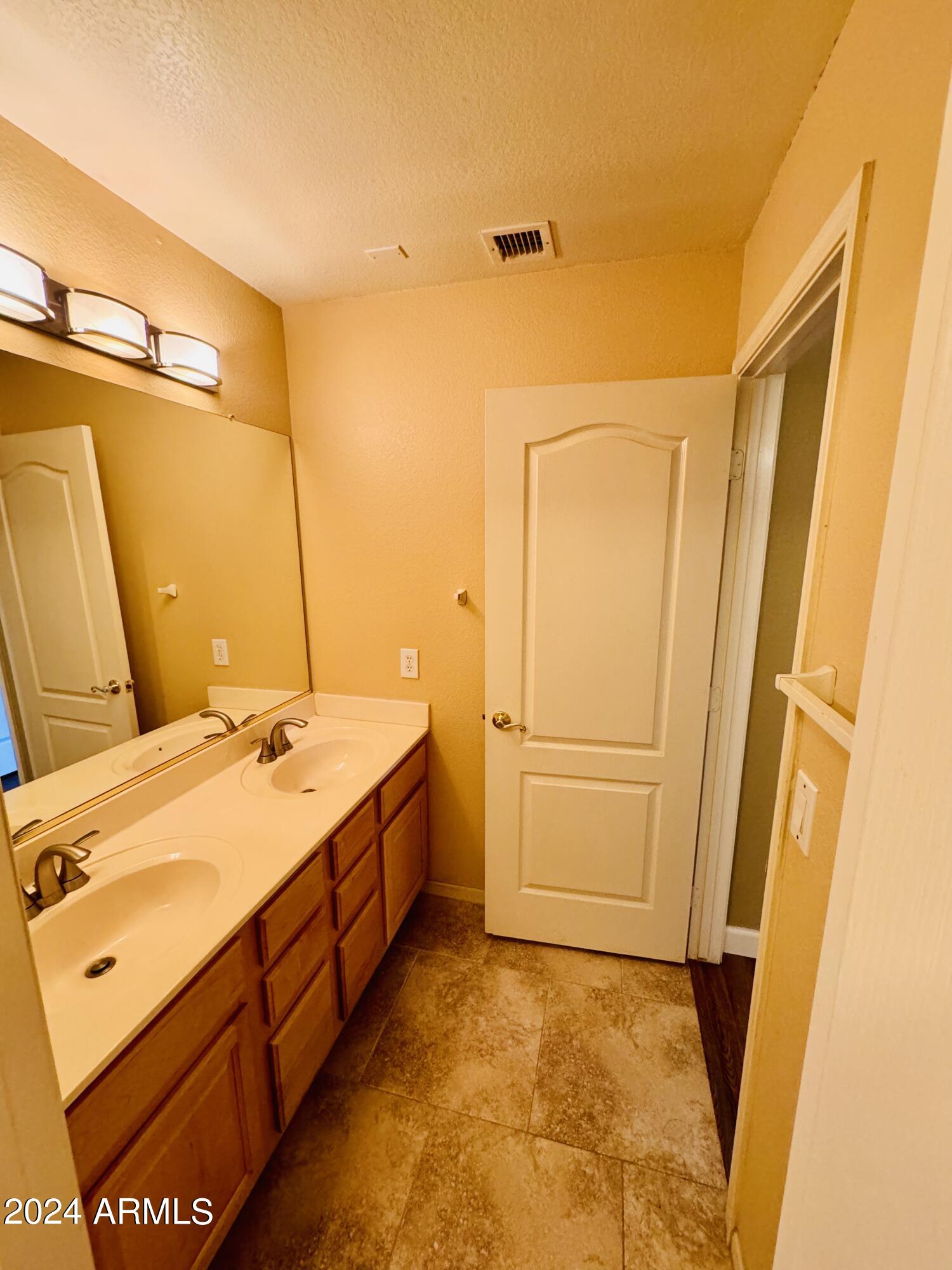 881 E Constitution Drive