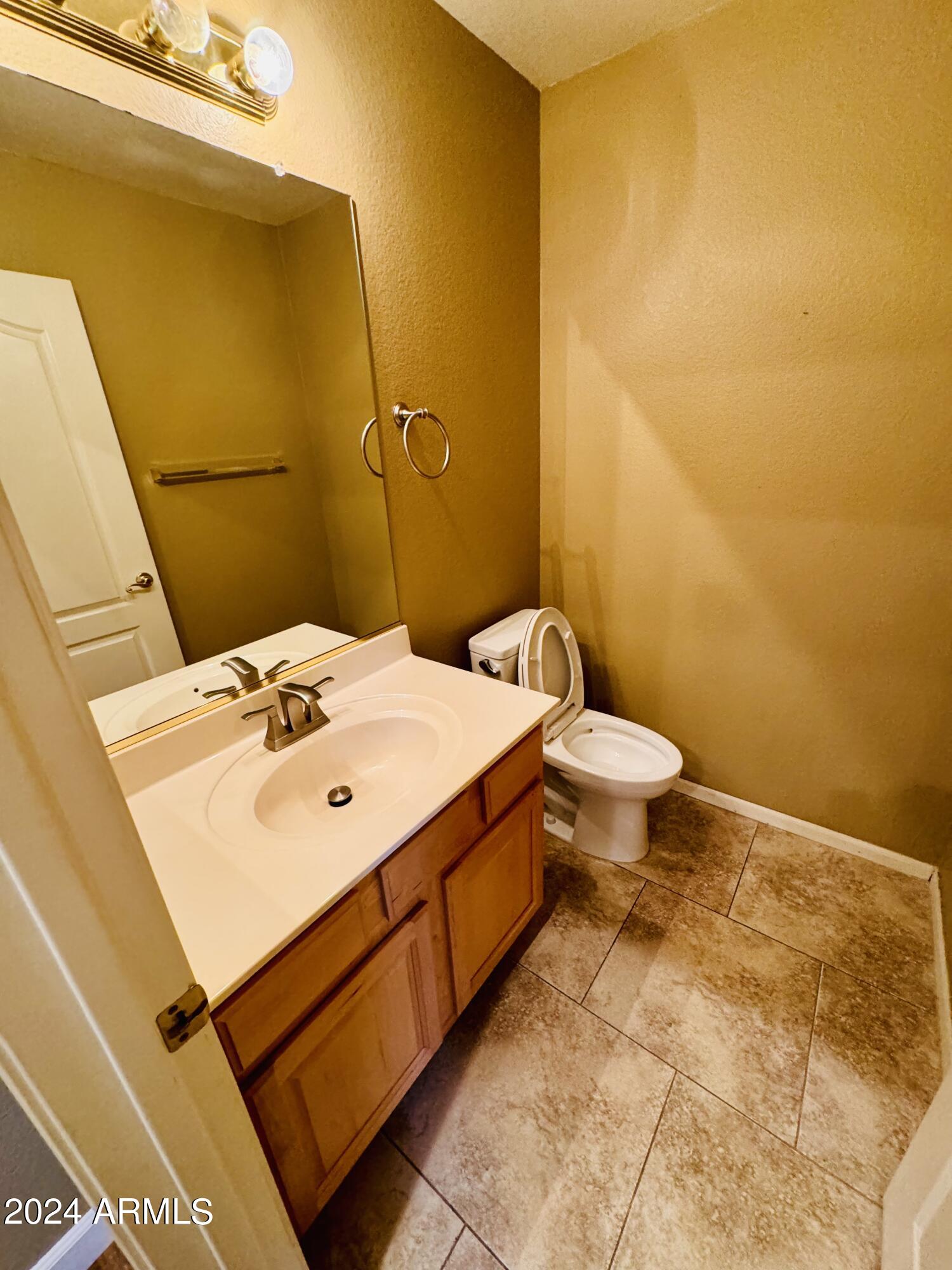 881 E Constitution Drive