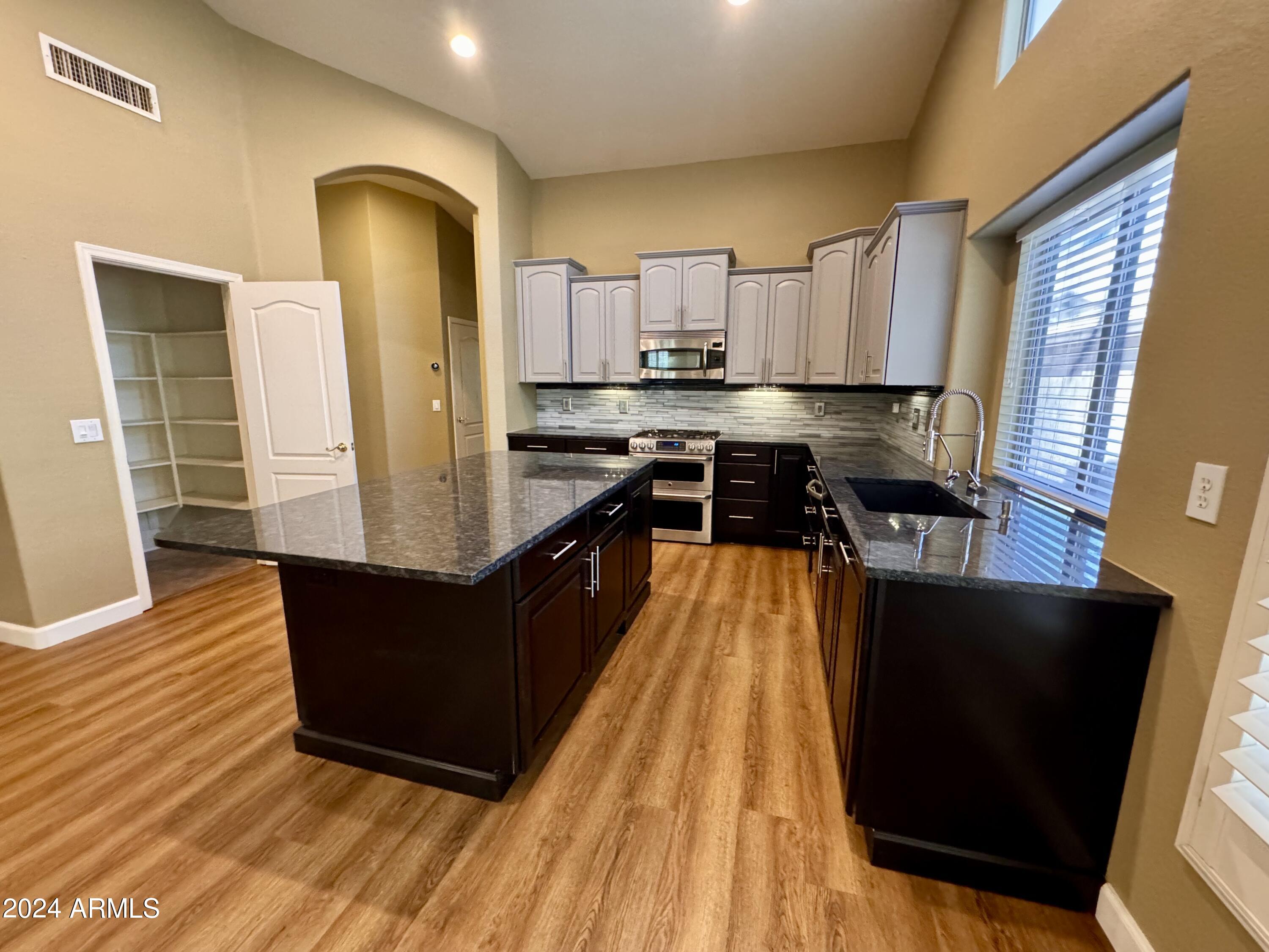 881 E Constitution Drive