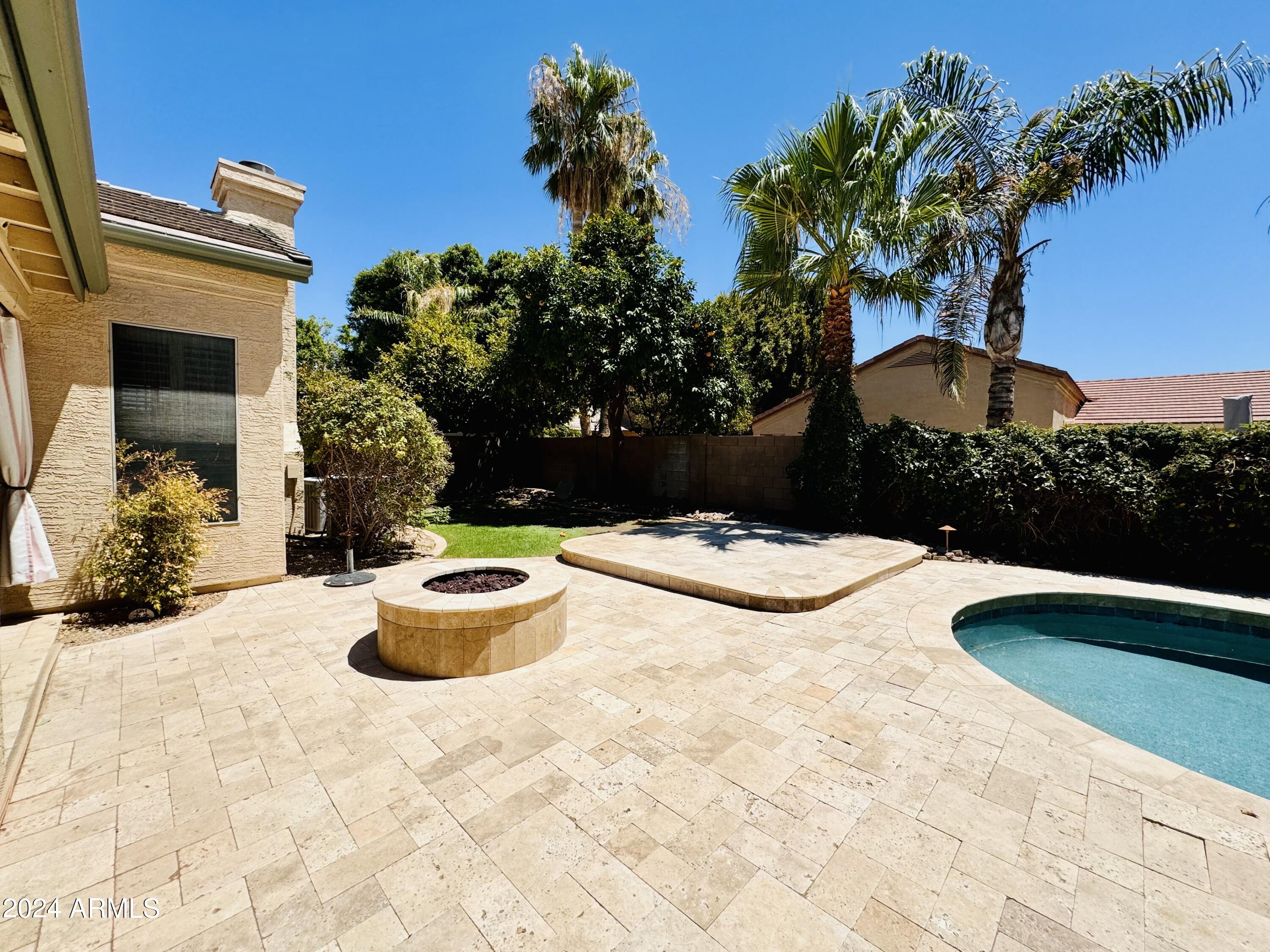 881 E Constitution Drive