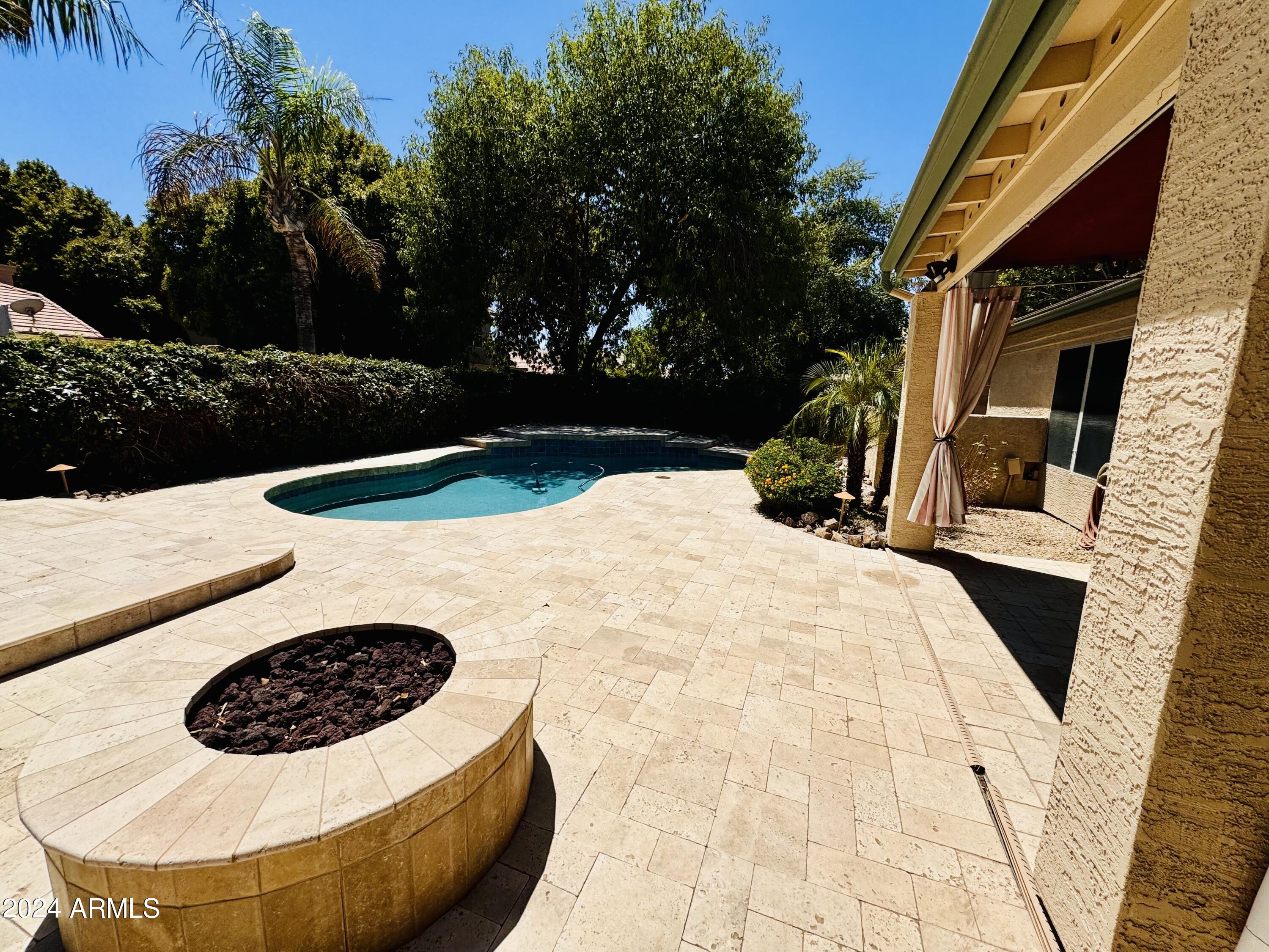 881 E Constitution Drive